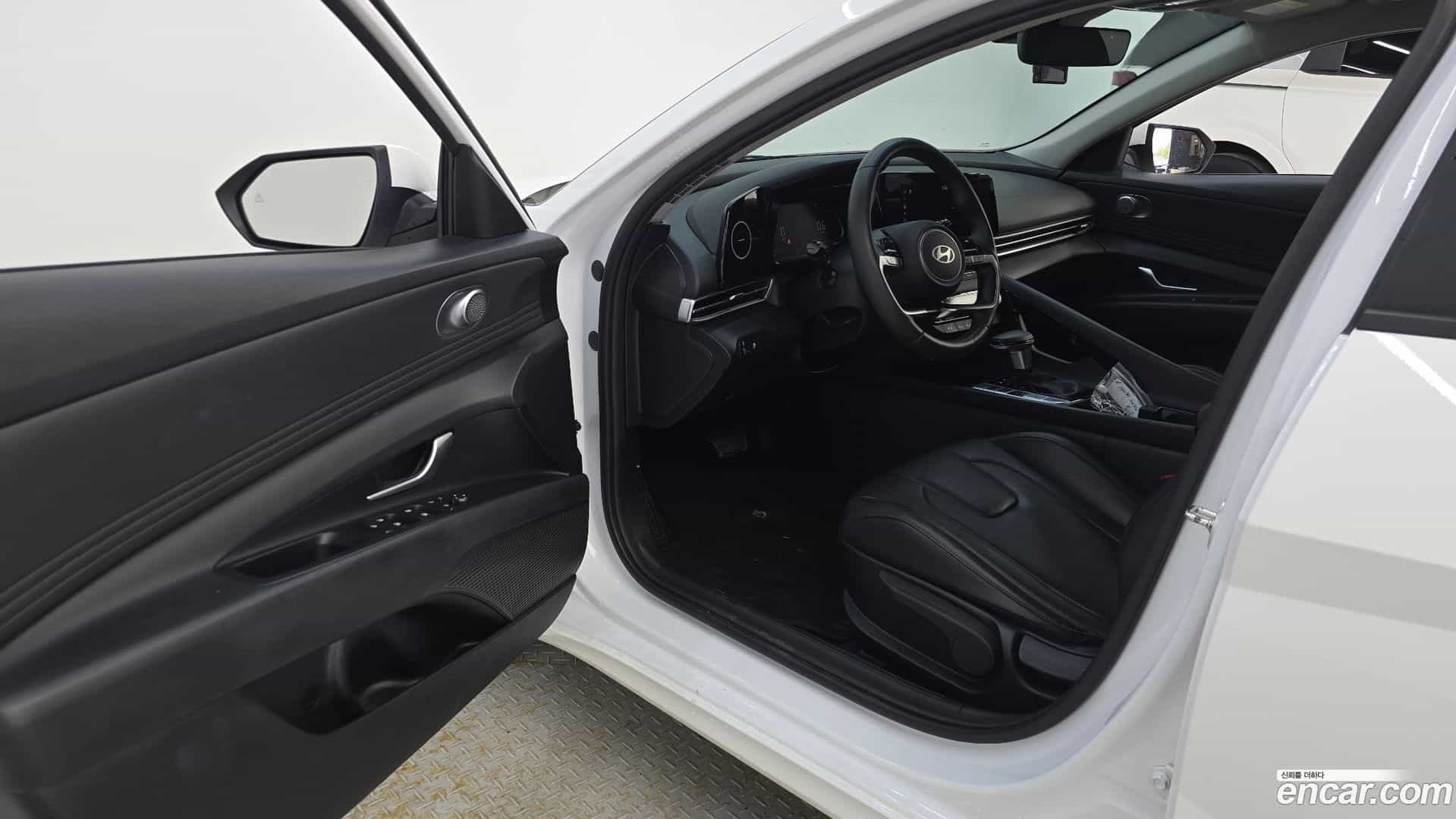 AVANTE Hyundai 2024.0-INNER-010