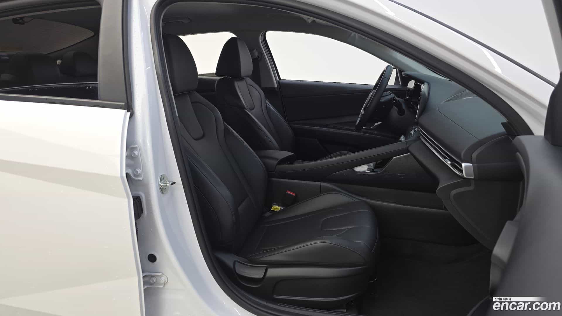 AVANTE Hyundai 2024.0-OPTION-015