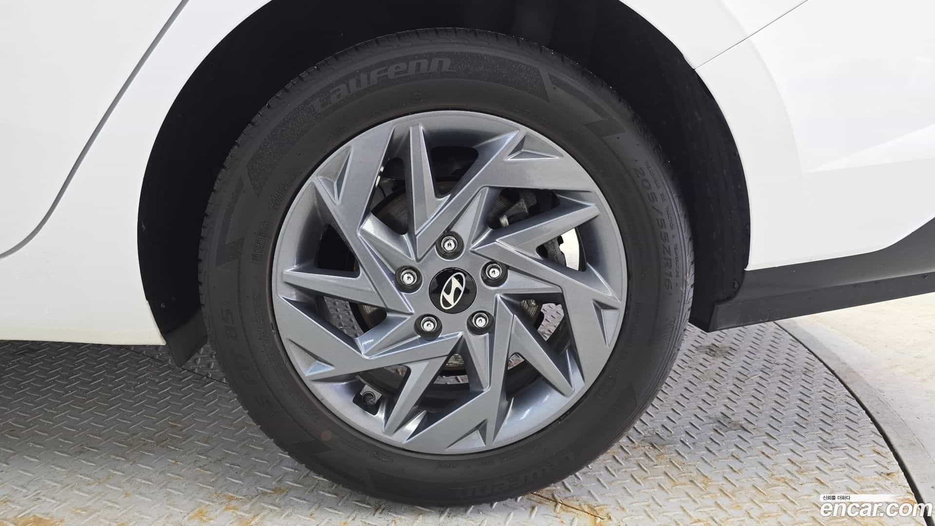 AVANTE Hyundai 2024.0-OUTER-031