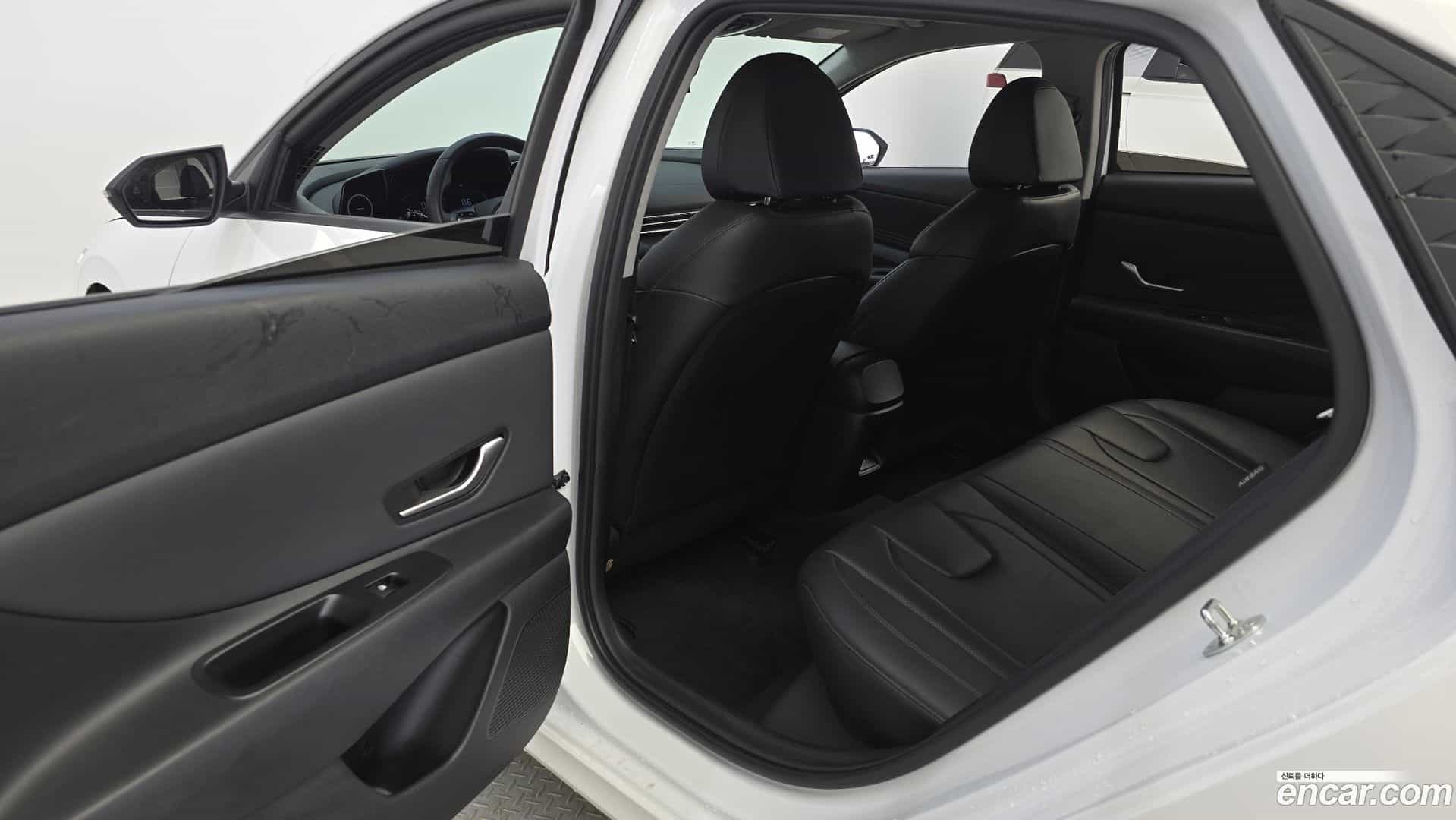 AVANTE Hyundai 2024.0-INNER-036