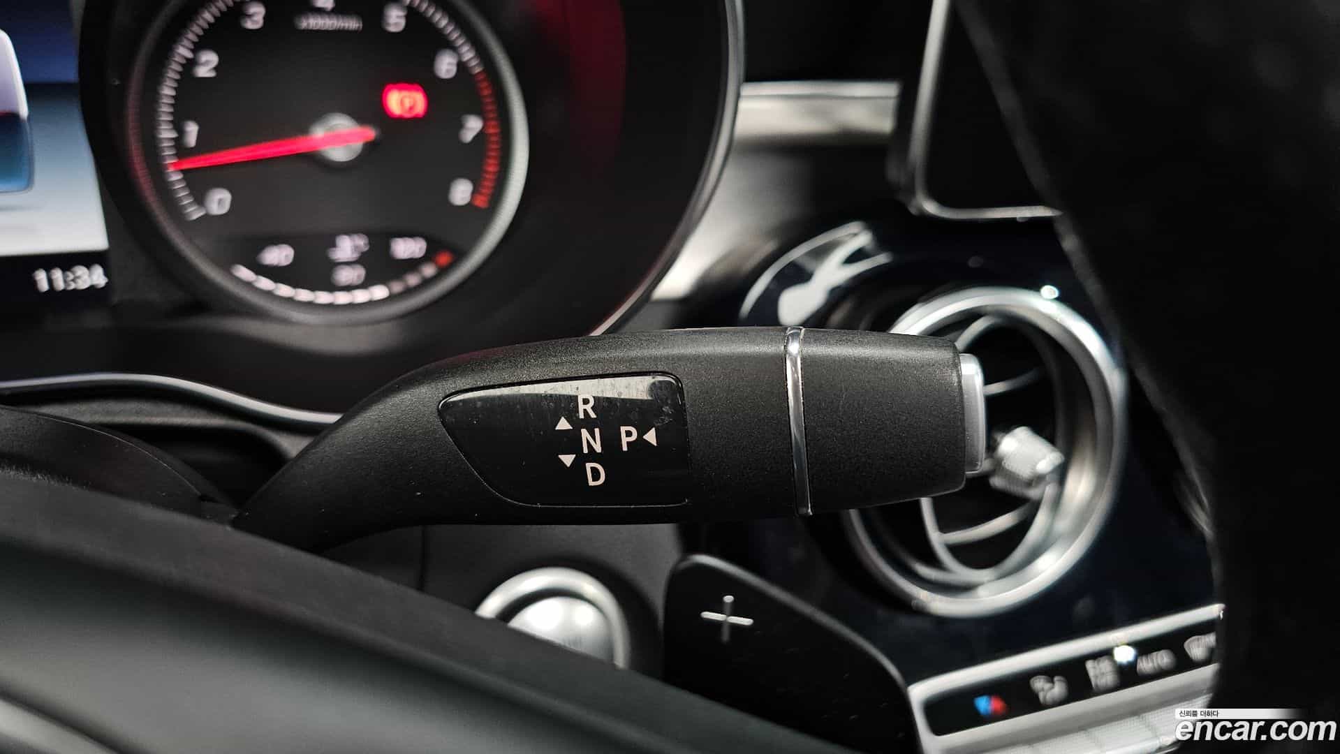 GLC-Class Mercedes-Benz 2019.10-INNER-009