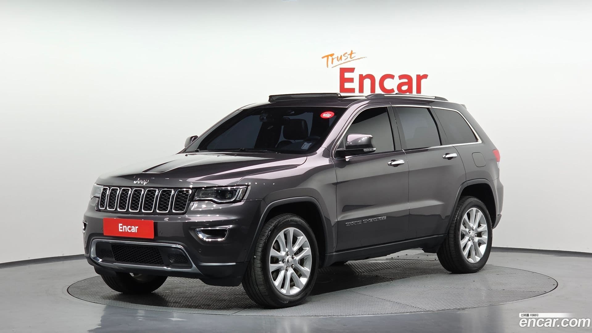 Main__Slider__Photo:Cherokee Jeep 2017.5-0