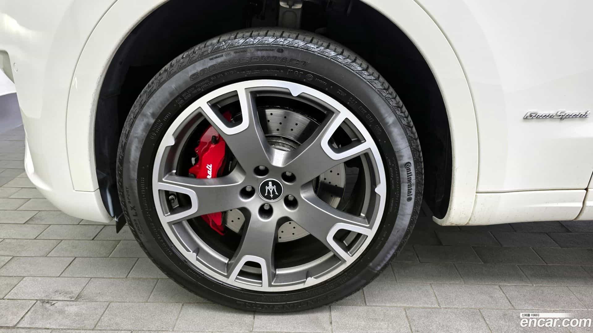 Levante Maserati 2020.11-OUTER-005