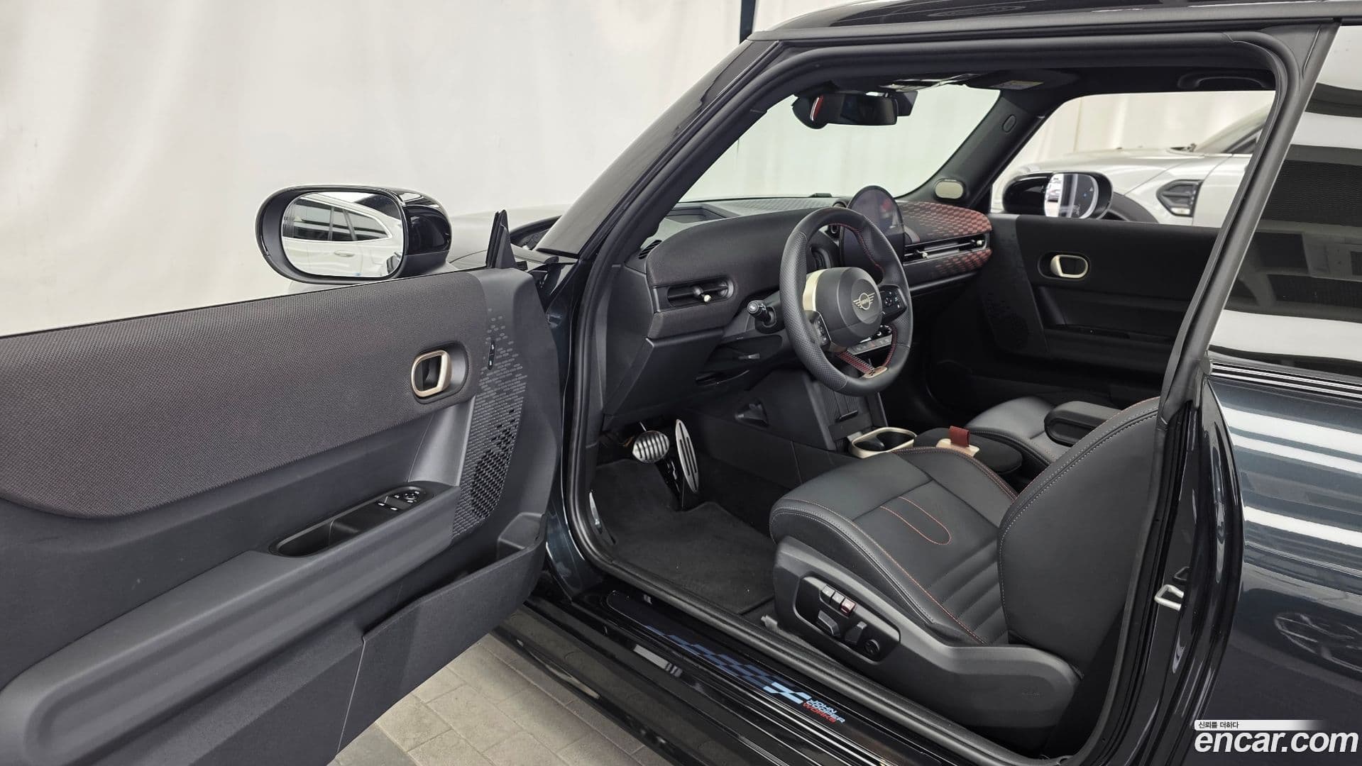 Main__Slider__Photo:Cooper Mini 2025.4-9