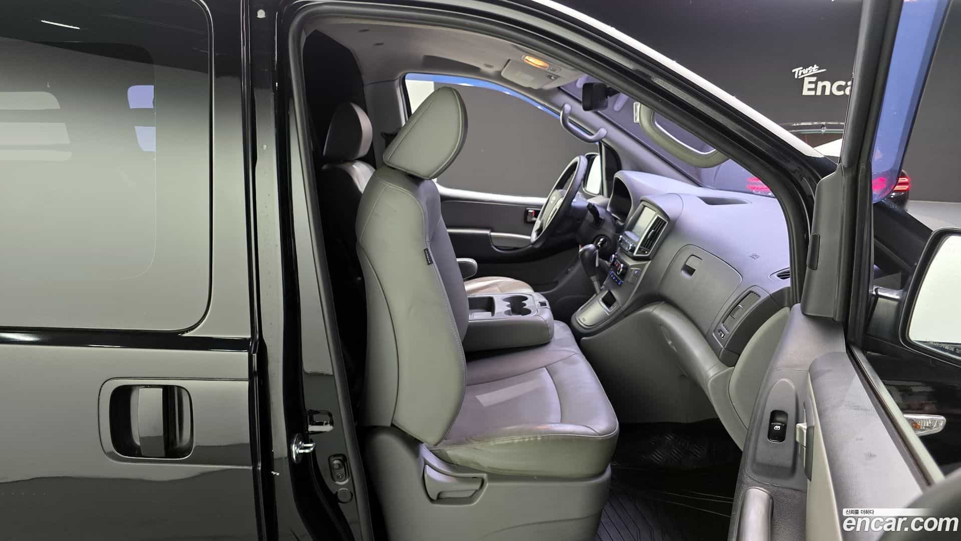 Starex Hyundai 2017.8-OPTION-016