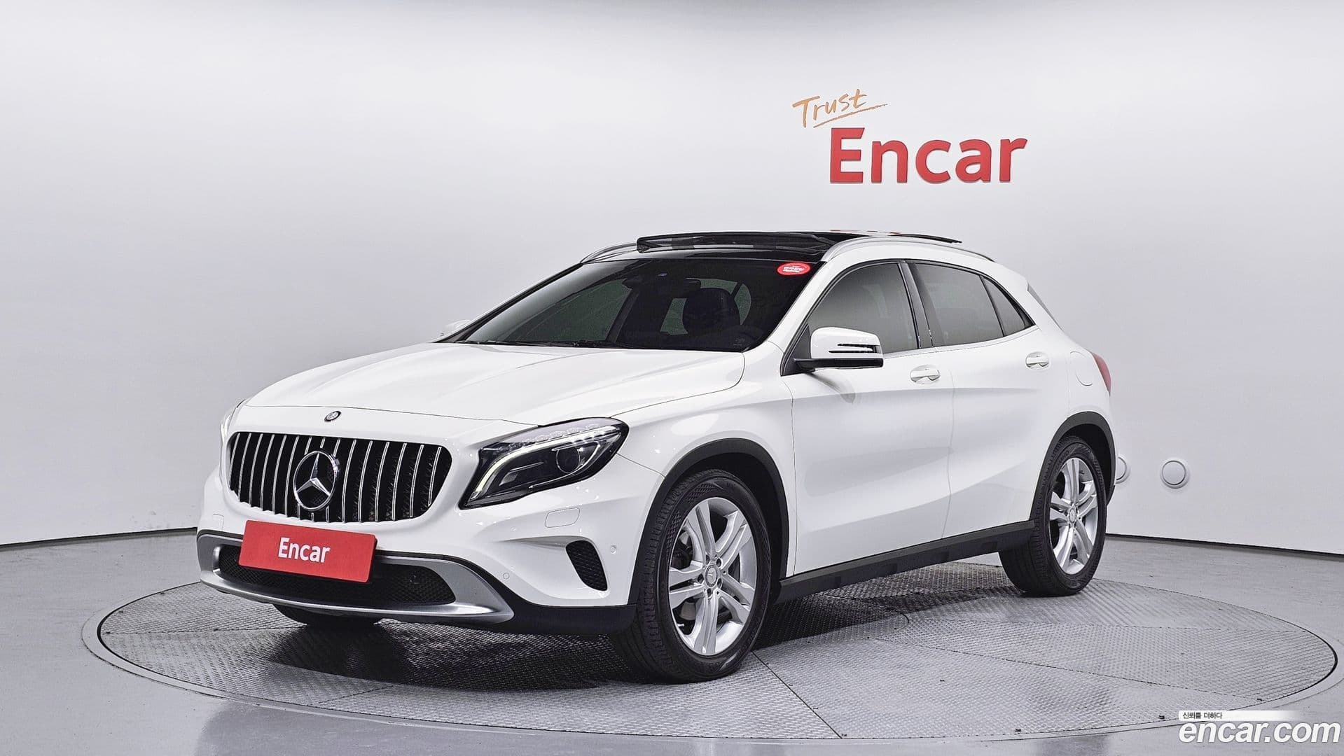 Main__Slider__Photo:GLA-Class Mercedes-Benz 2016.9-0
