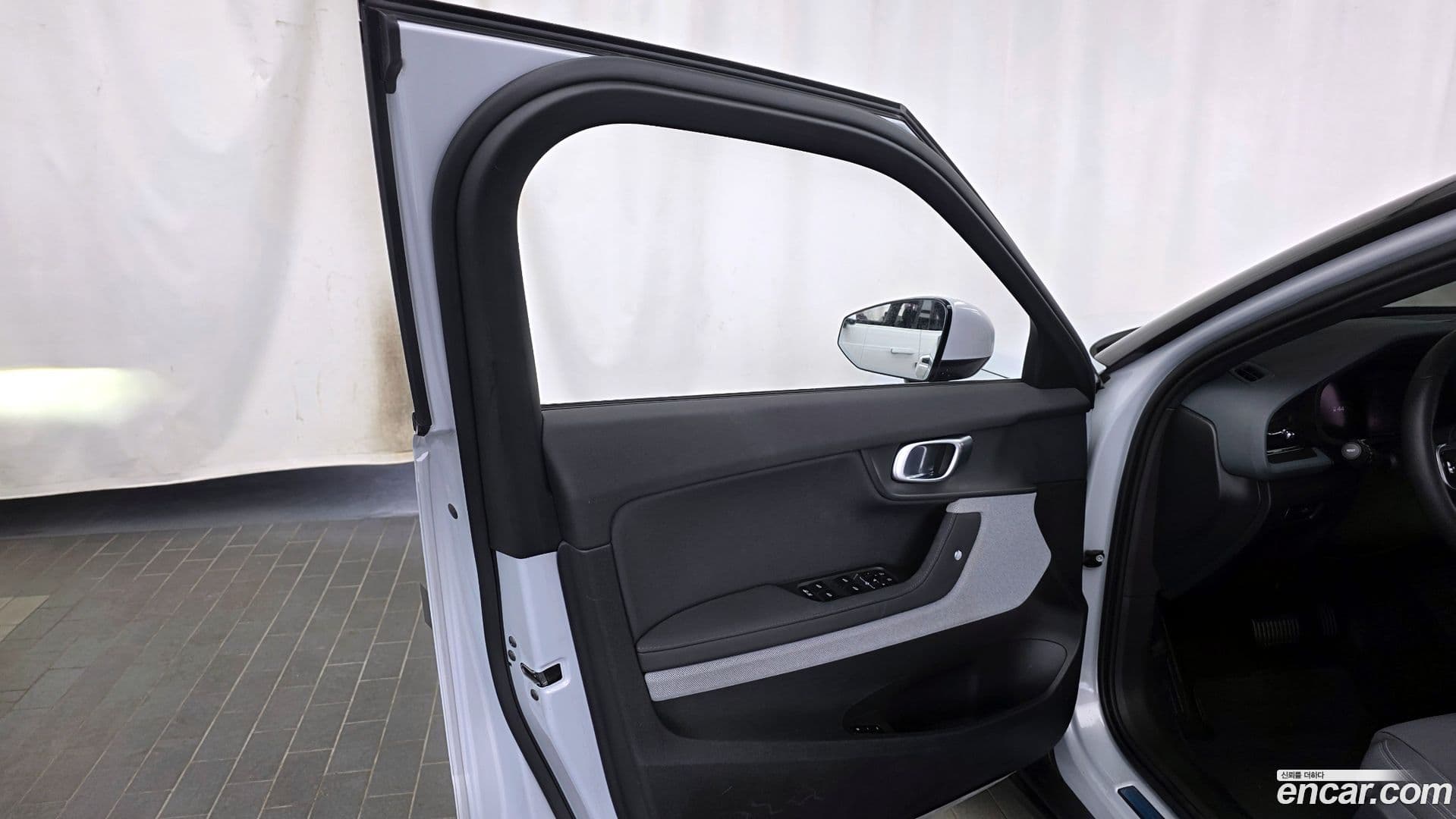 Main__Slider__Photo:Polestar 2 Polestar 2022.3-23