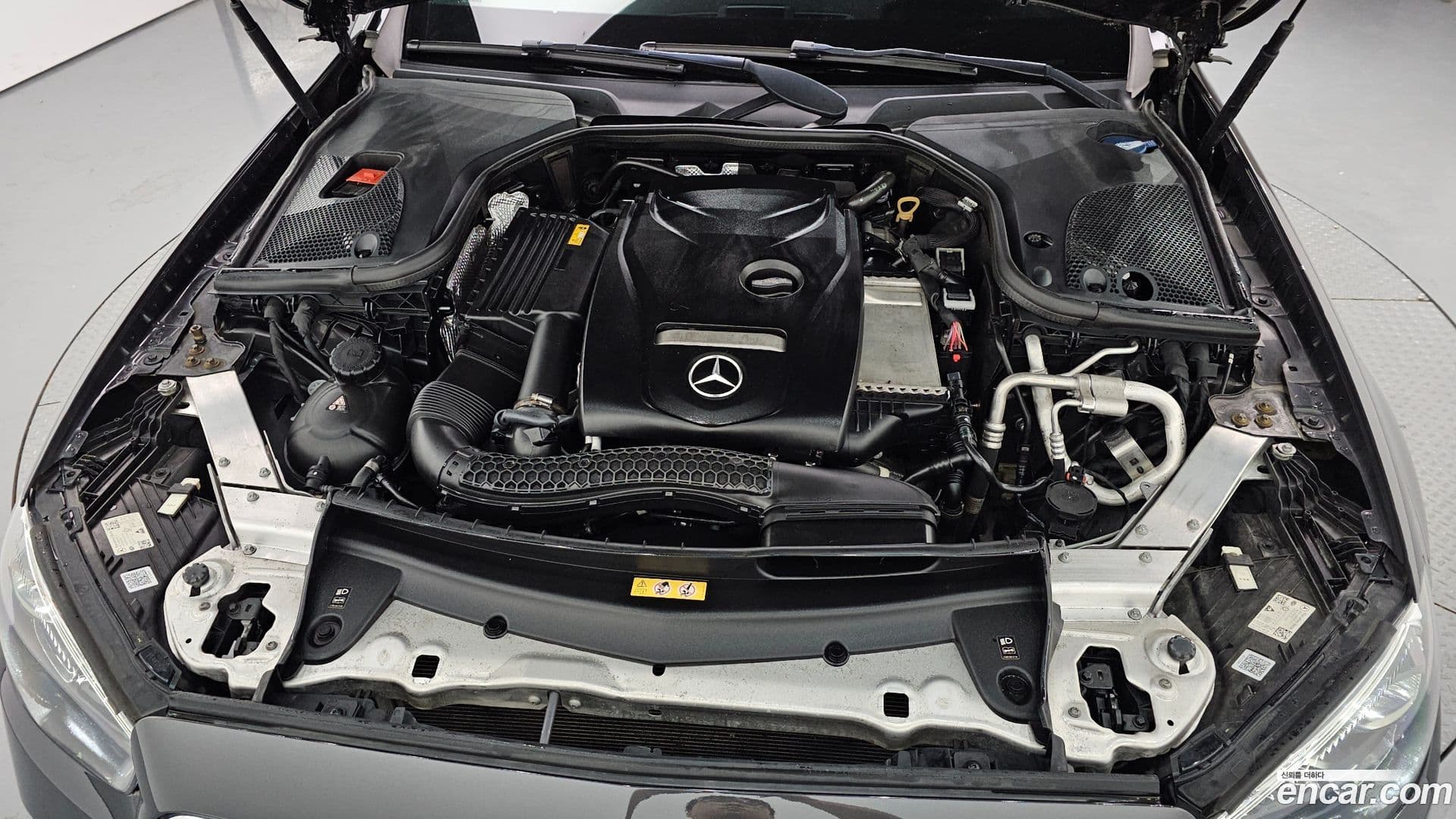 Main__Slider__Photo:E-Class Mercedes-Benz 2021.2-5