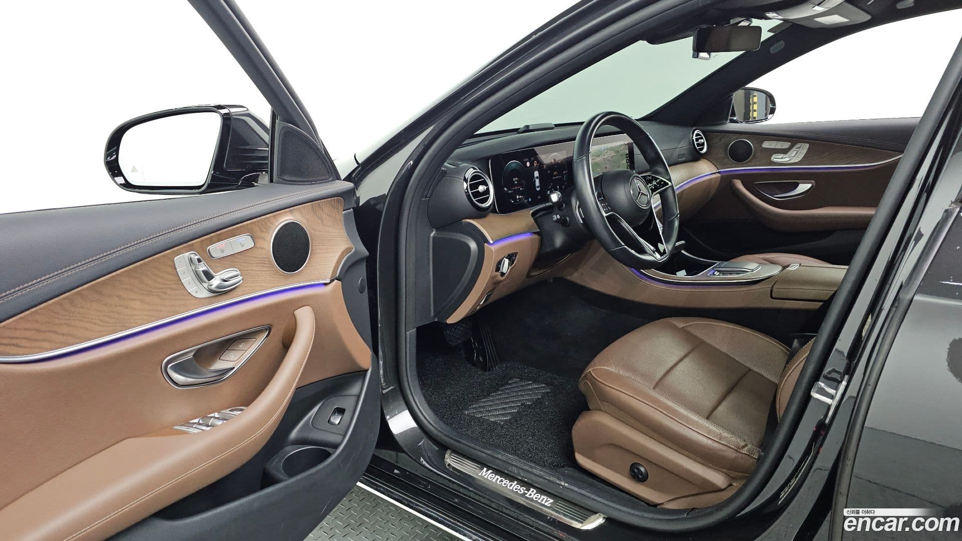 Main__Slider__Photo:E-Class Mercedes-Benz 2021.2-9