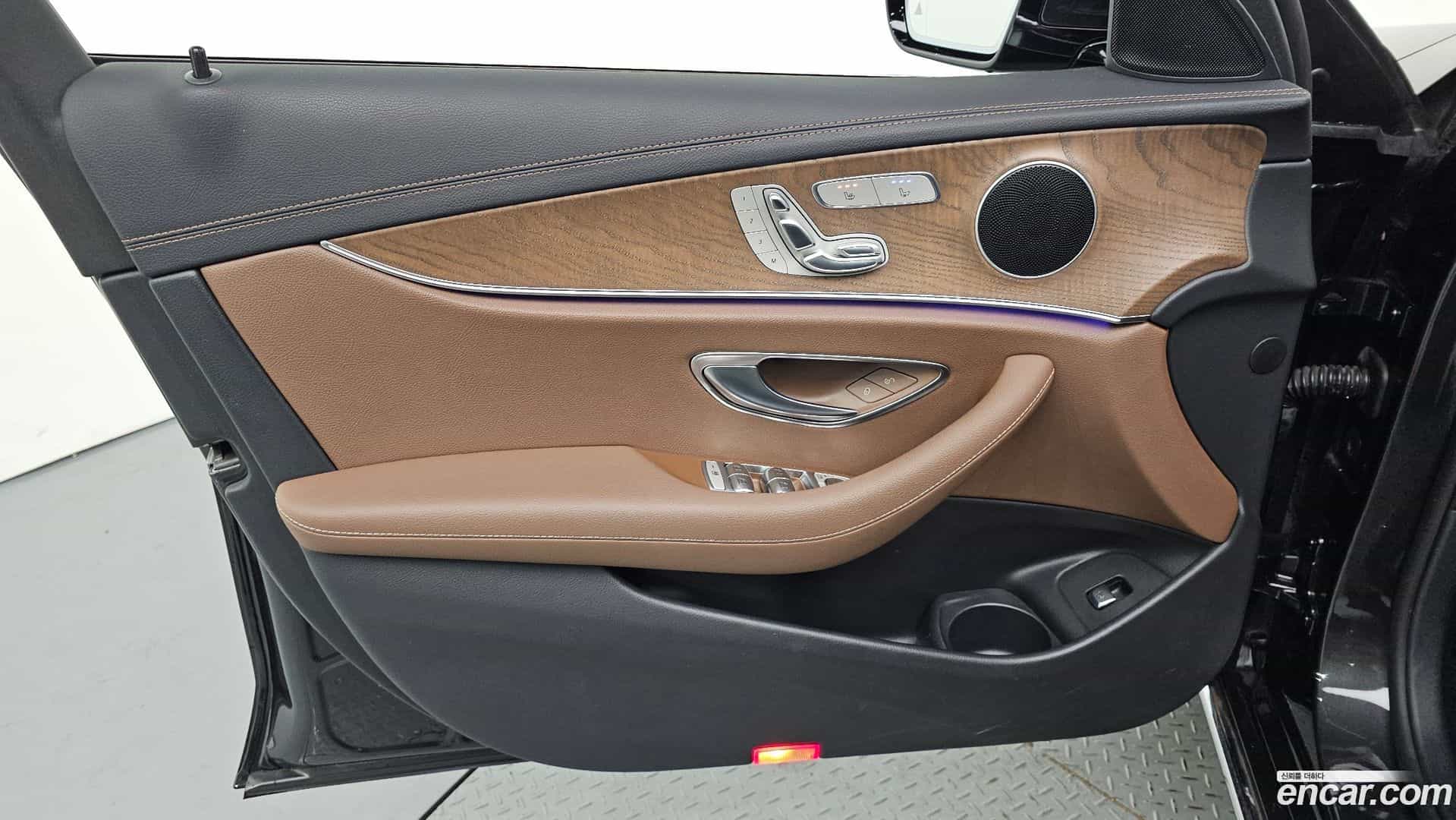 E-Class Mercedes-Benz 2021.2-INNER-034