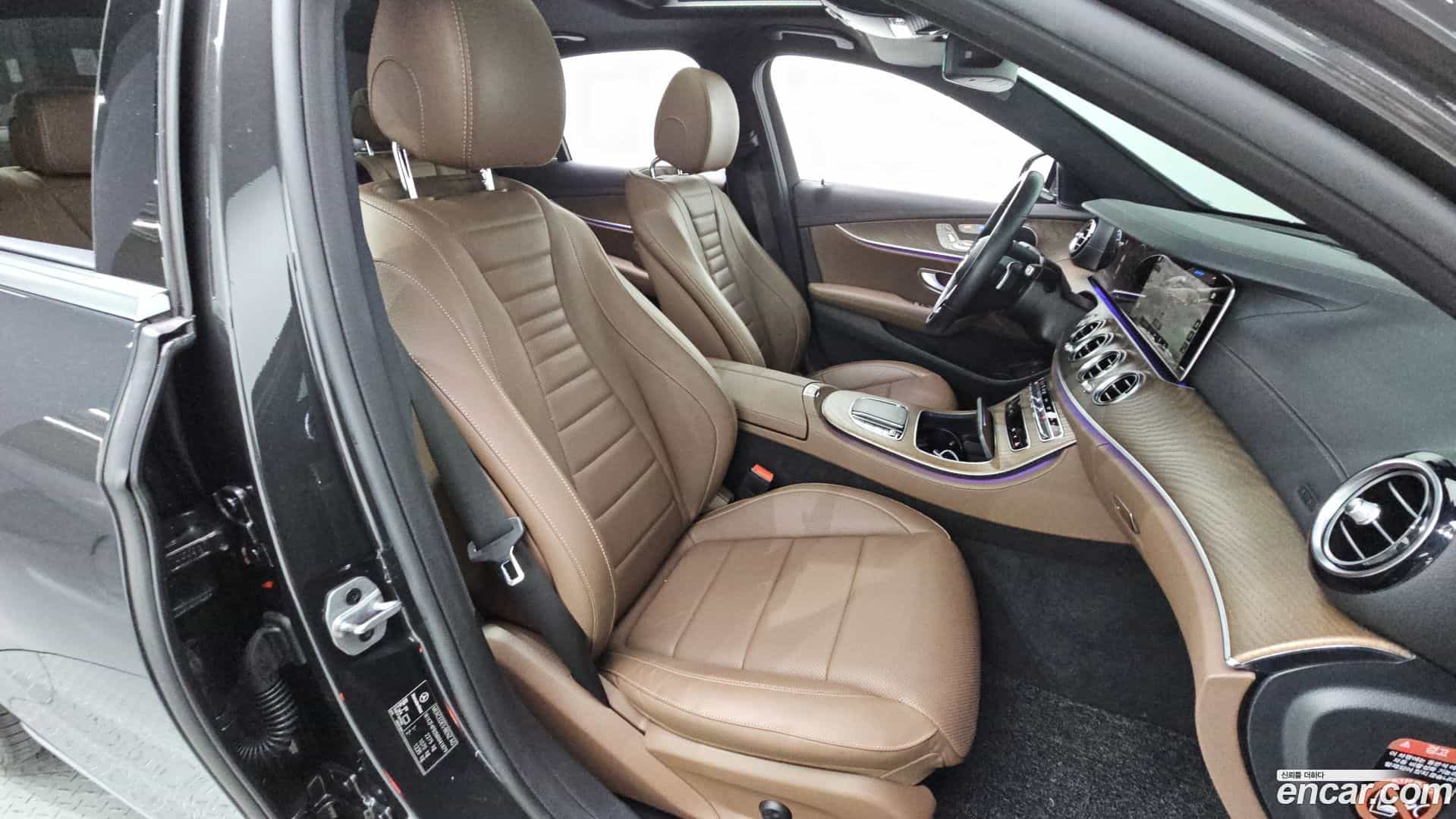 E-Class Mercedes-Benz 2021.2-INNER-036