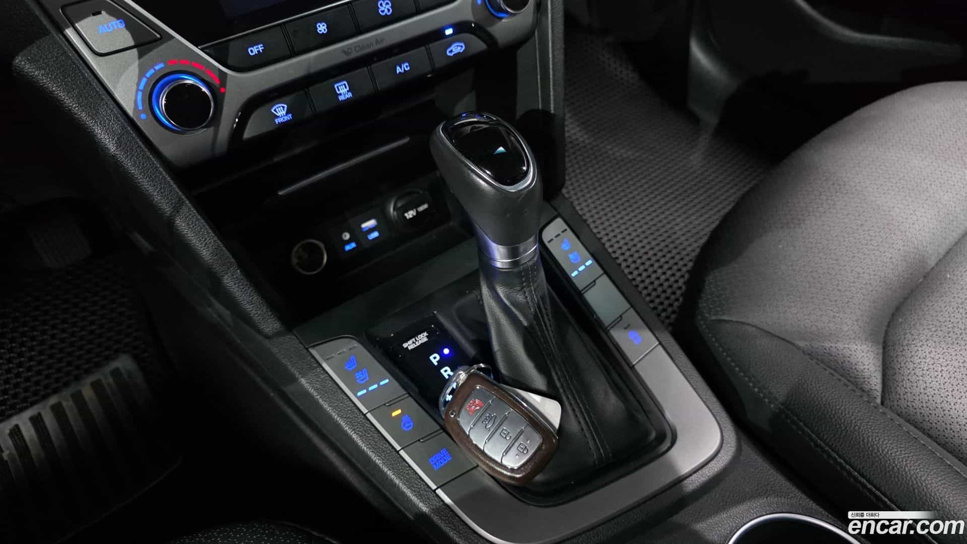 AVANTE Hyundai 2017.6-INNER-009