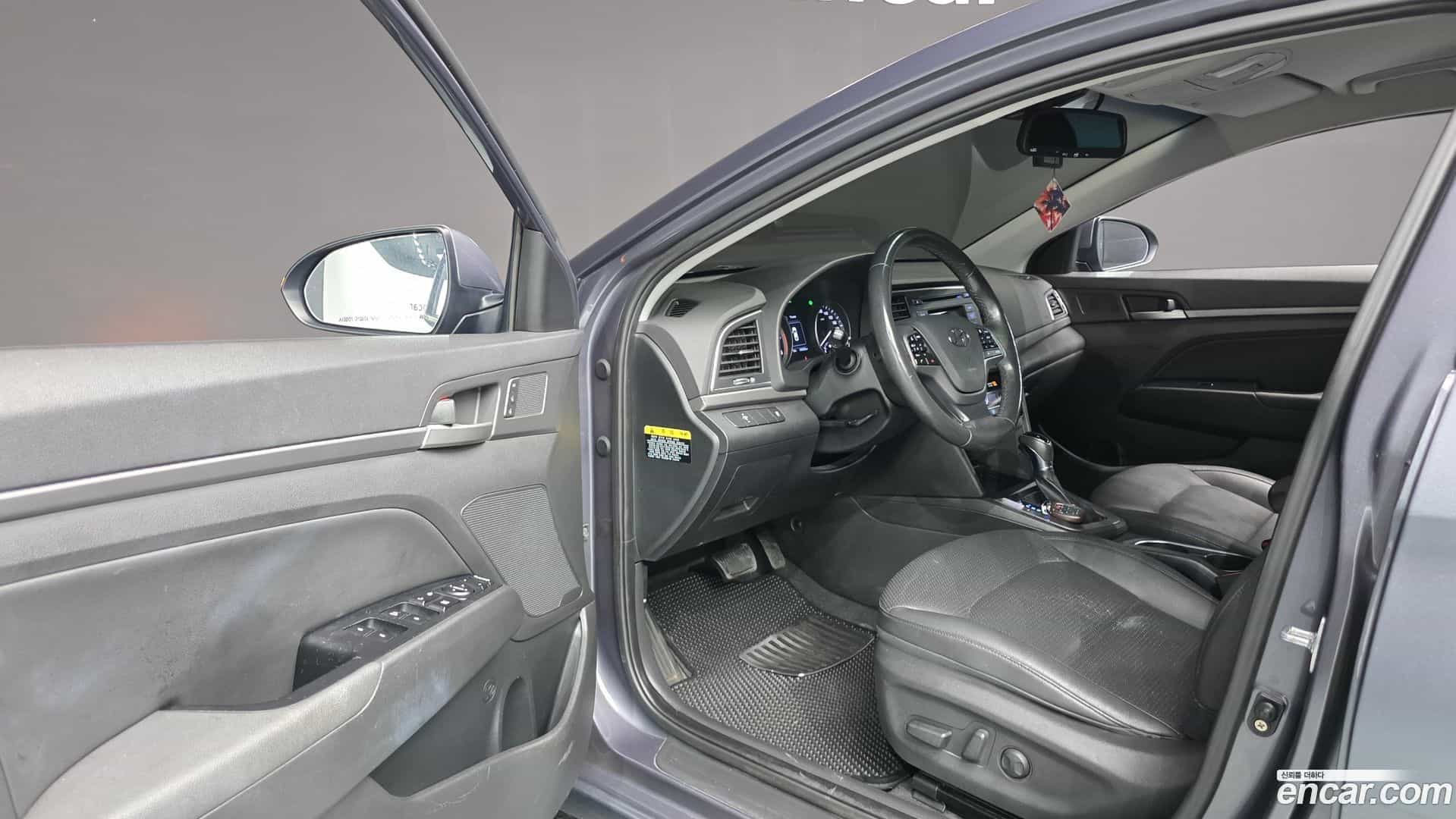 AVANTE Hyundai 2017.6-INNER-010