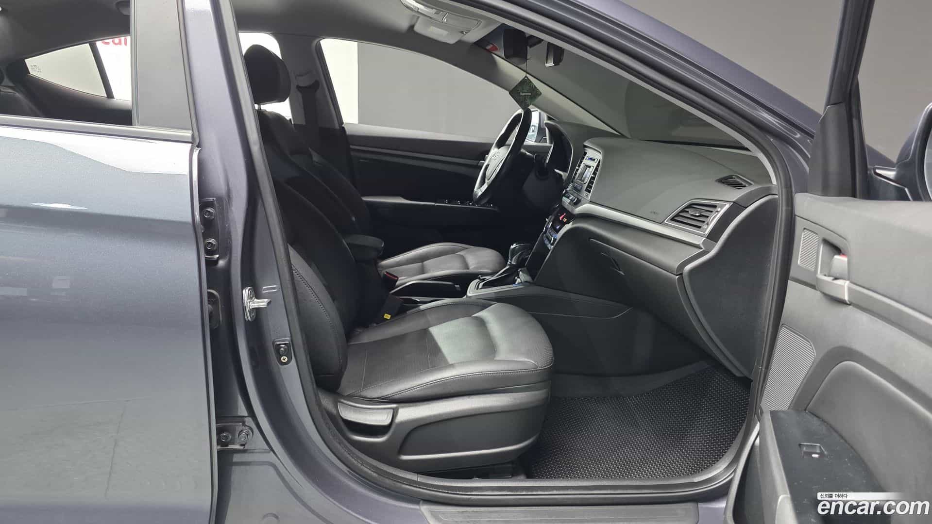 AVANTE Hyundai 2017.6-OPTION-015