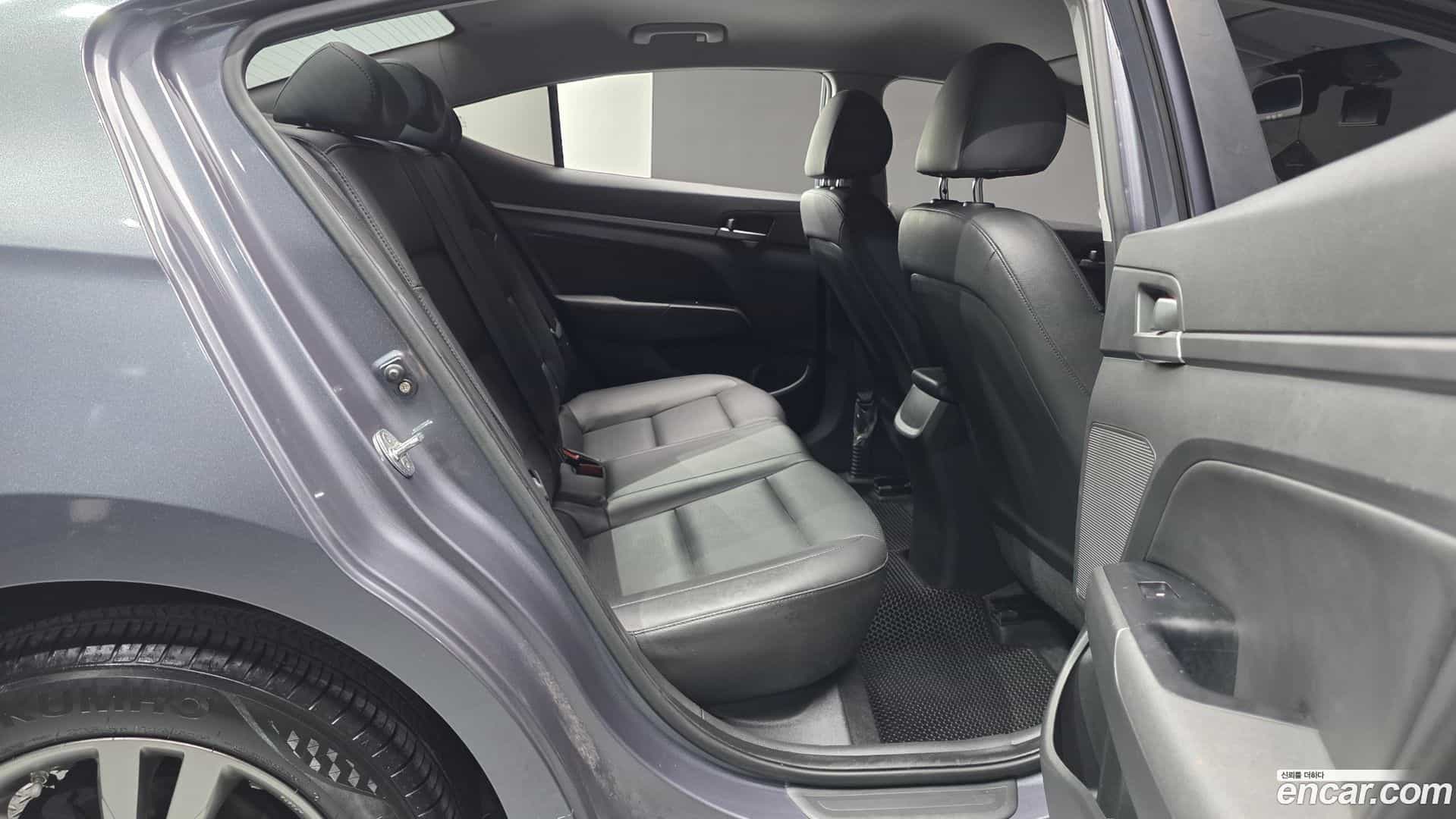 AVANTE Hyundai 2017.6-OPTION-016