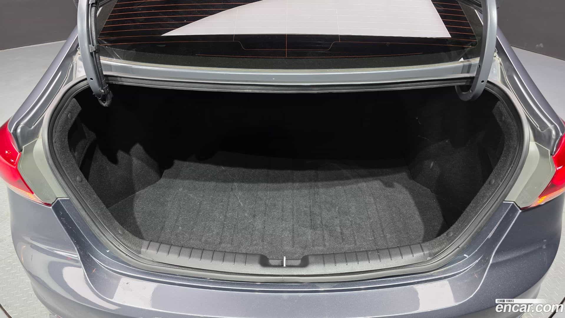 AVANTE Hyundai 2017.6-OPTION-024