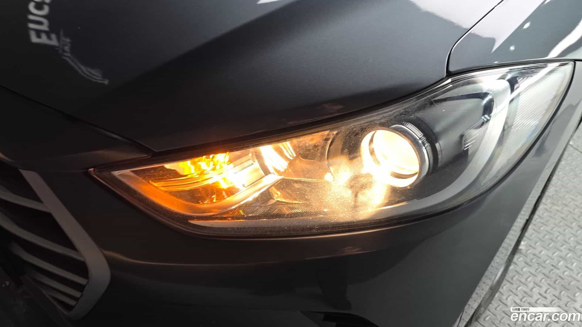 AVANTE Hyundai 2017.6-OUTER-032