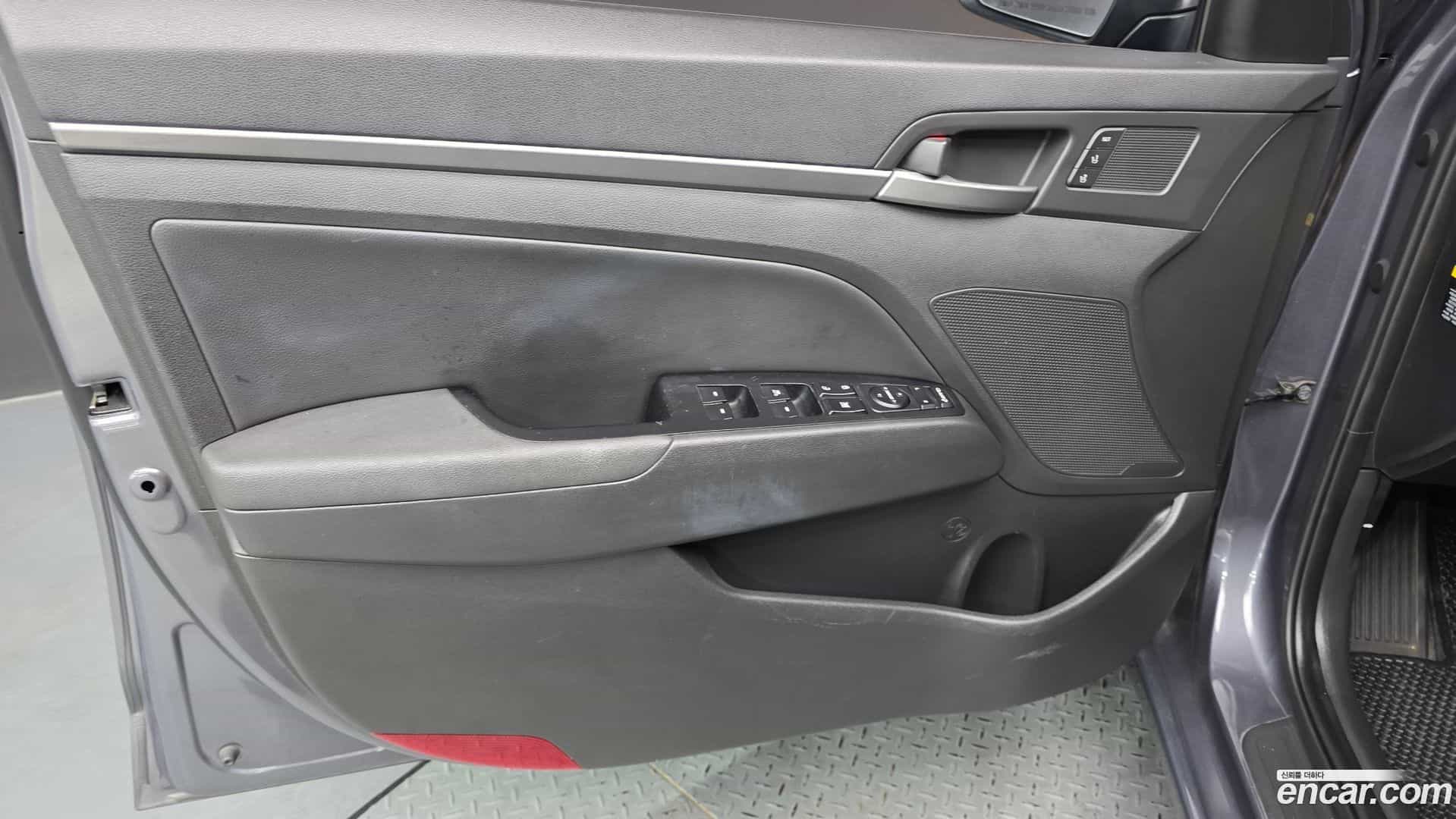 AVANTE Hyundai 2017.6-INNER-034