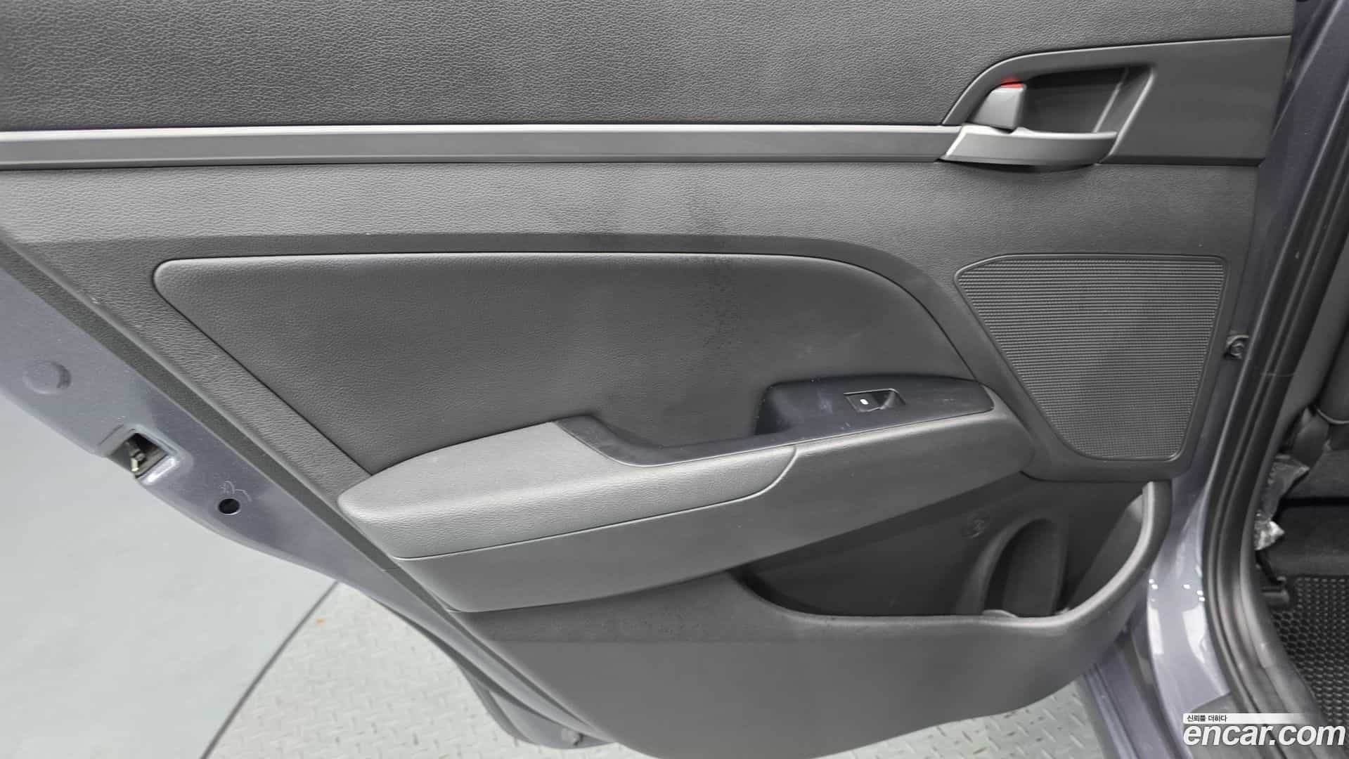 AVANTE Hyundai 2017.6-INNER-035
