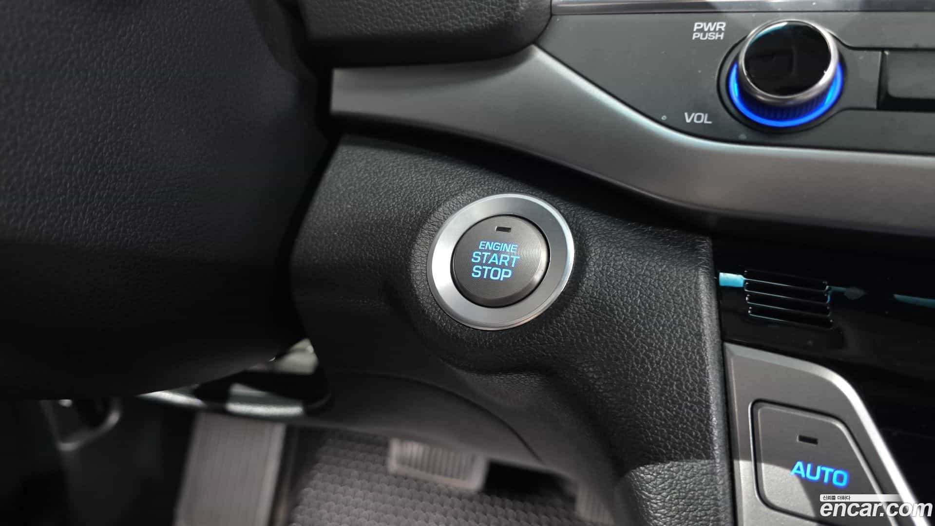 AVANTE Hyundai 2017.6-OPTION-041