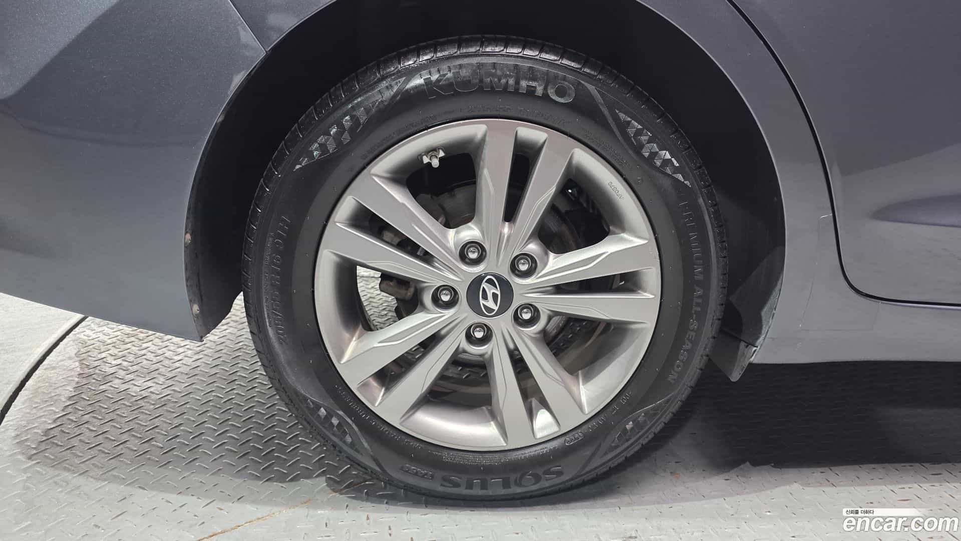 AVANTE Hyundai 2017.6-OPTION-043