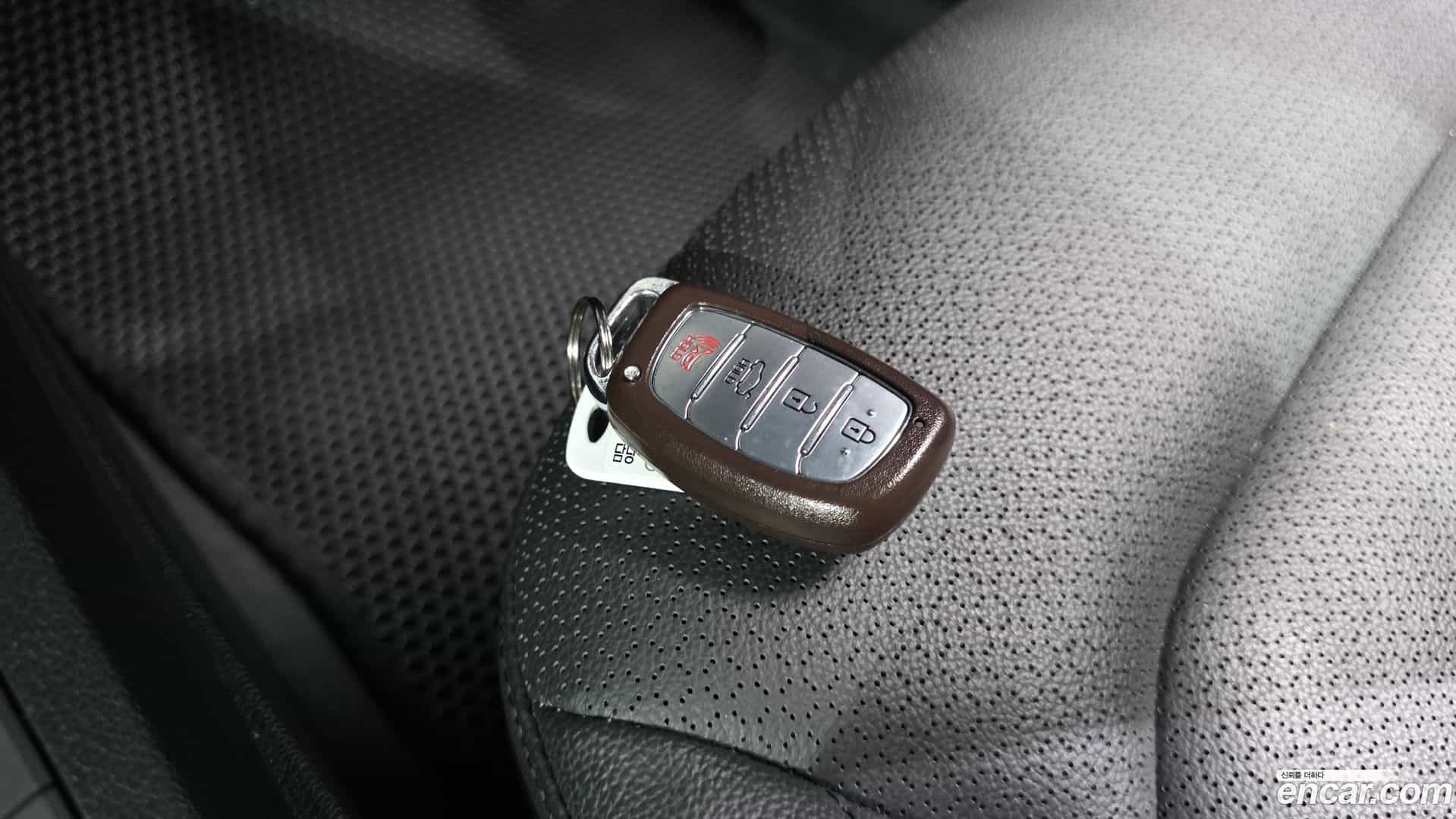 AVANTE Hyundai 2017.6-OPTION-044