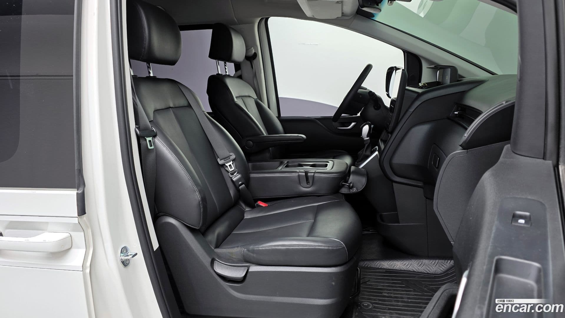 Main__Slider__Photo:Staria Hyundai 2023.1-10