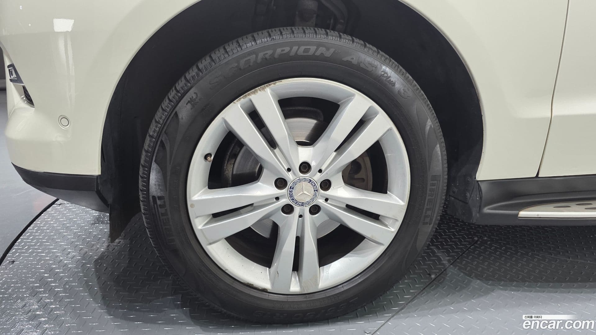 Main__Slider__Photo:M-class Mercedes-Benz 2012.10-4