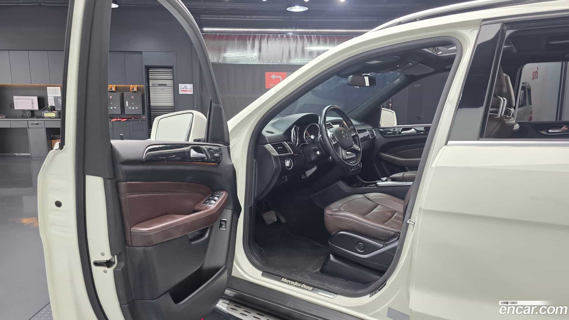 M-class Mercedes-Benz 2012.10-INNER-010