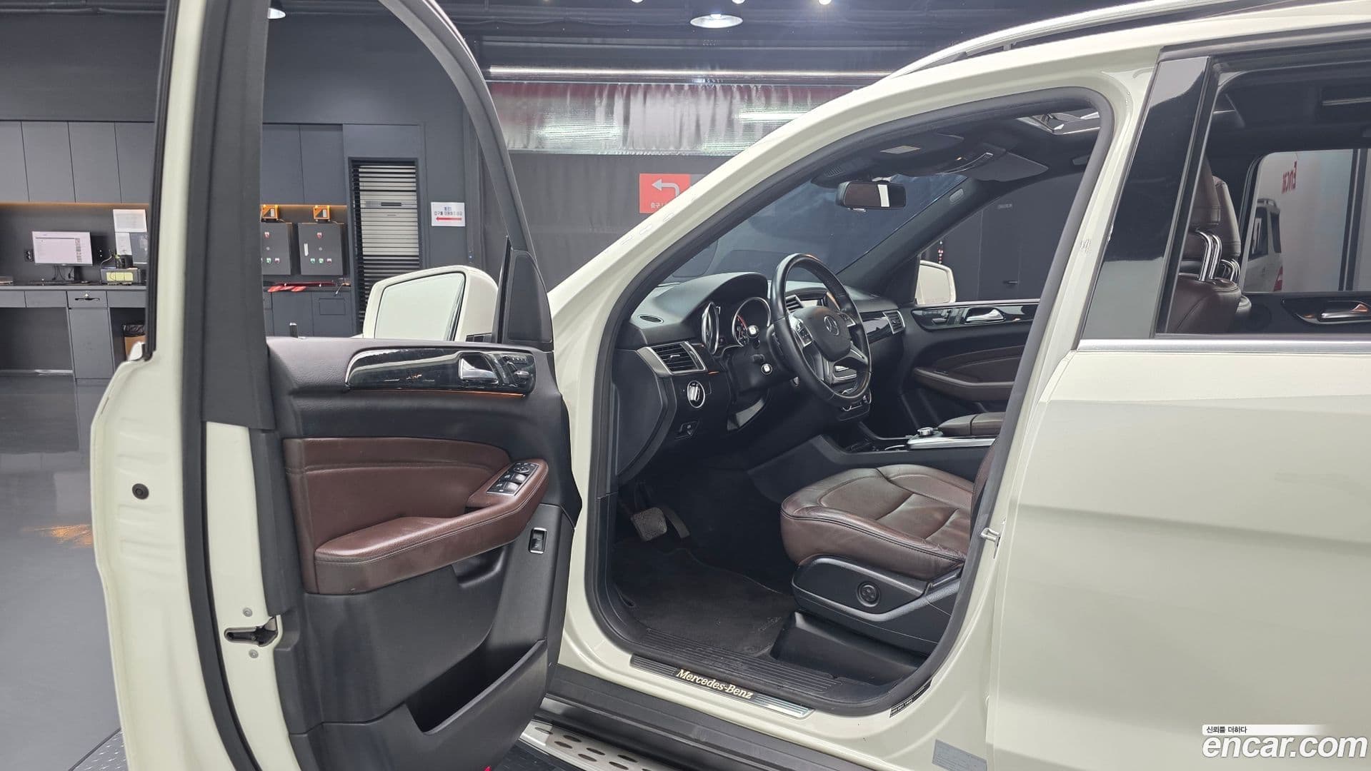 Main__Slider__Photo:M-class Mercedes-Benz 2012.10-9