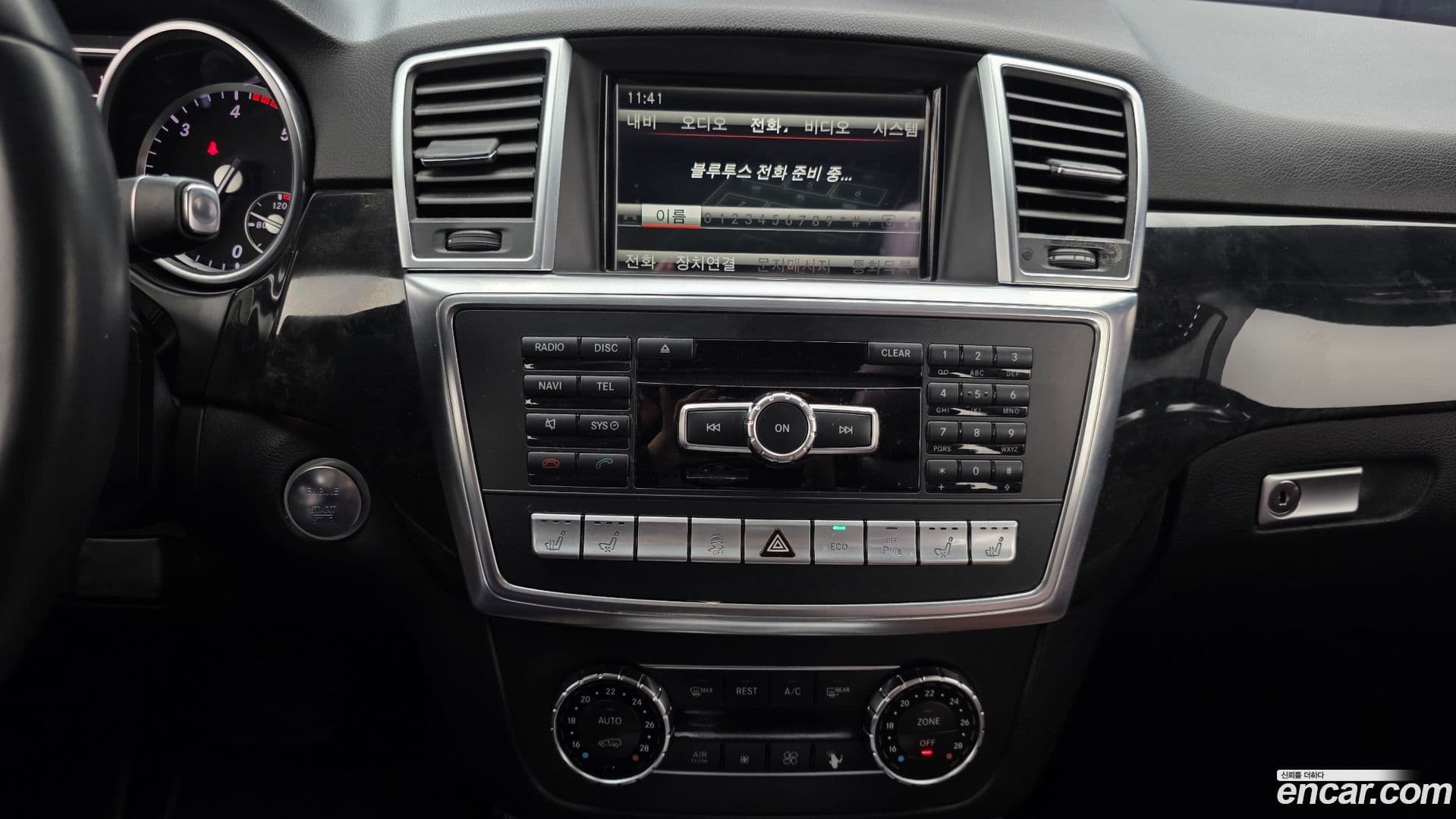 Main__Slider__Photo:M-class Mercedes-Benz 2012.10-13