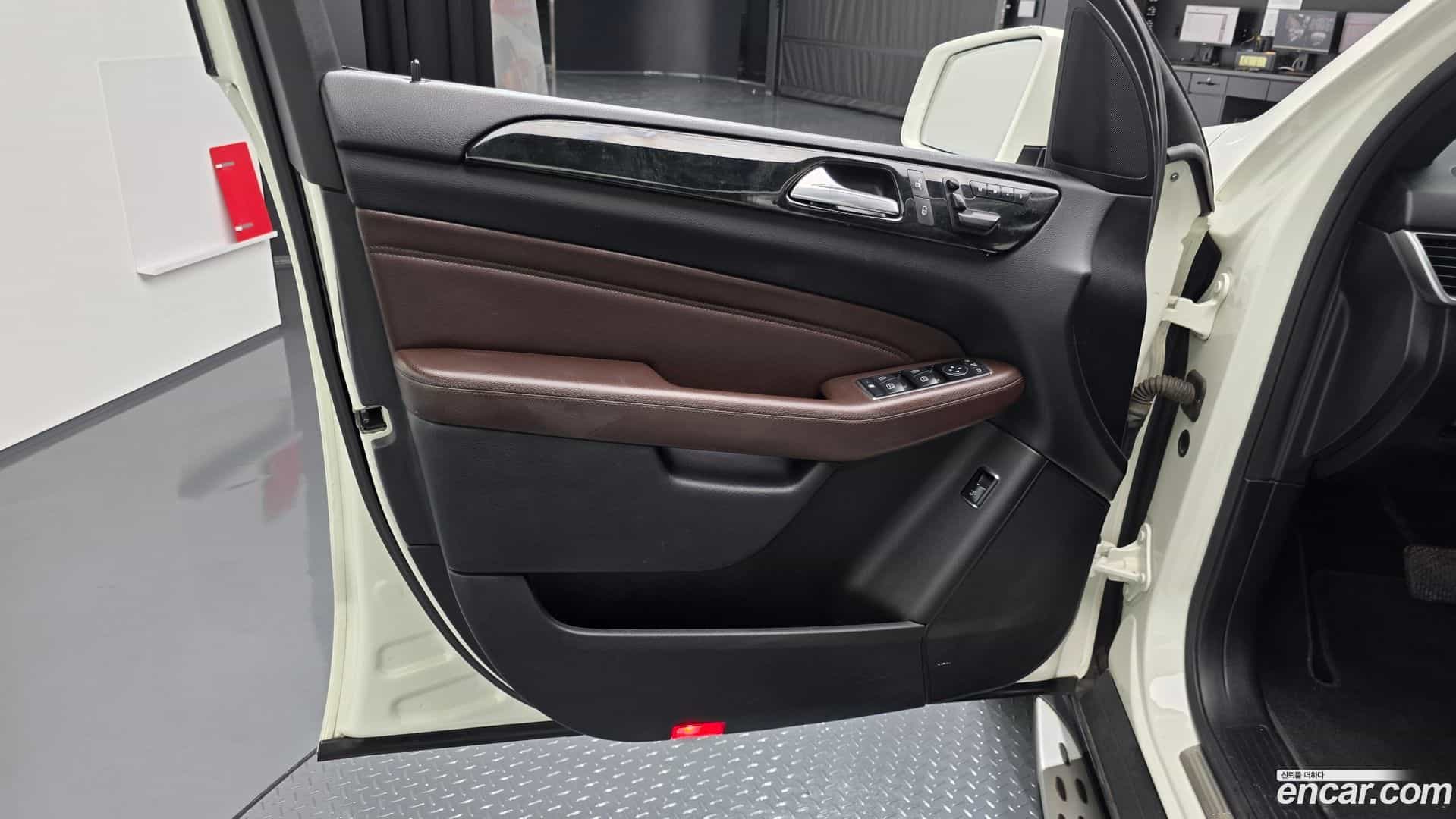M-class Mercedes-Benz 2012.10-INNER-034