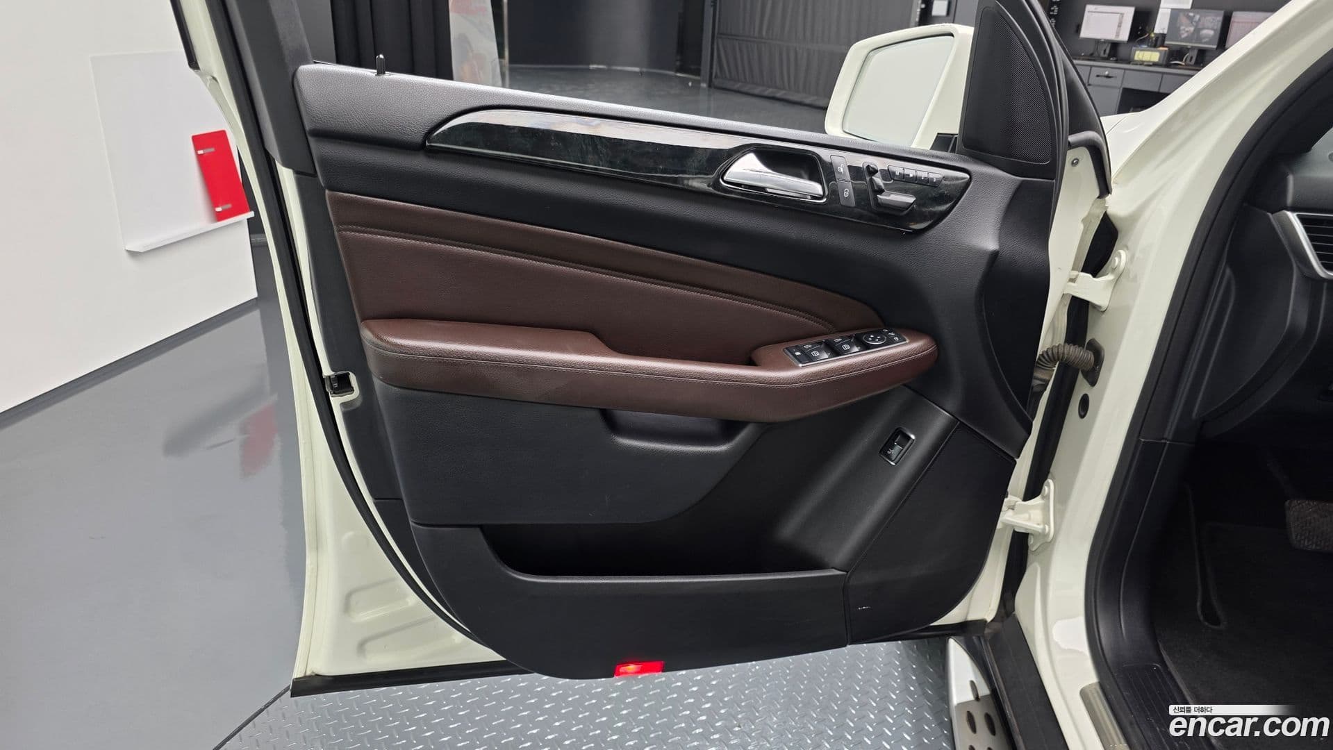 Main__Slider__Photo:M-class Mercedes-Benz 2012.10-23