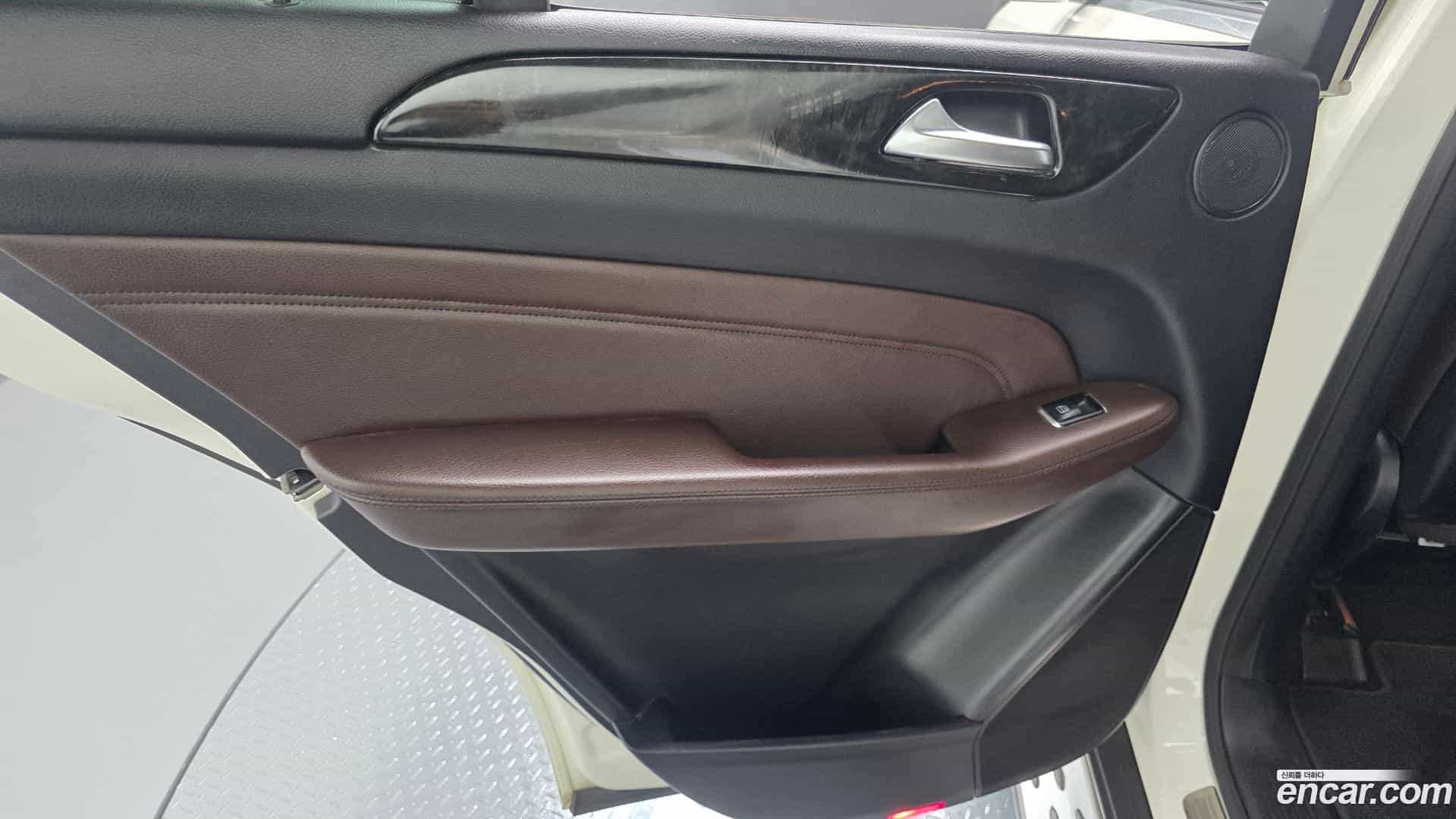 M-class Mercedes-Benz 2012.10-INNER-035