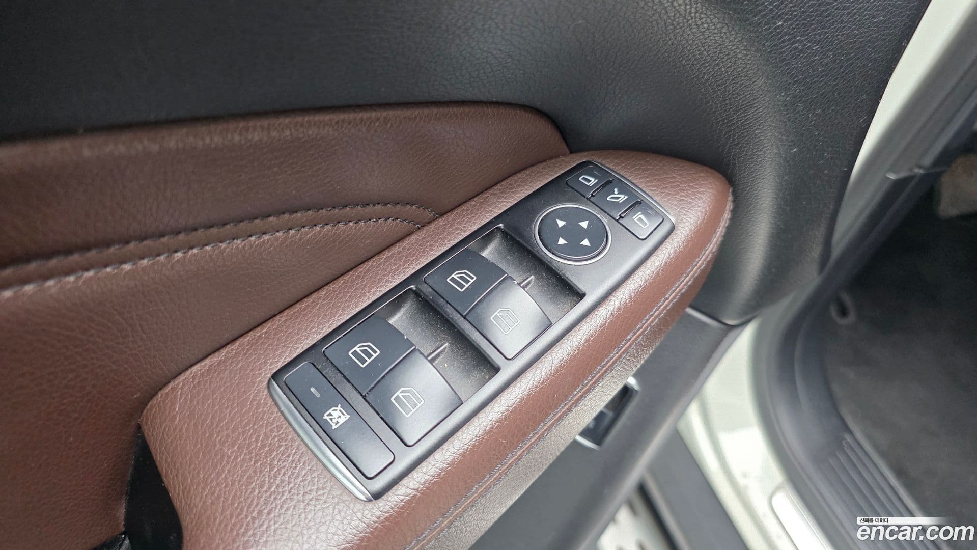 Main__Slider__Photo:M-class Mercedes-Benz 2012.10-32