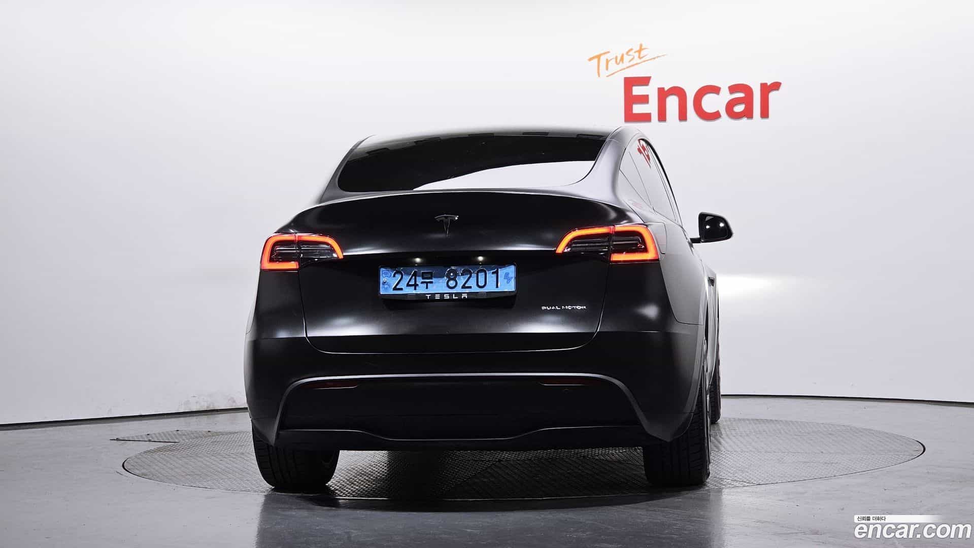 Model Y Tesla 2021.5-OUTER-004