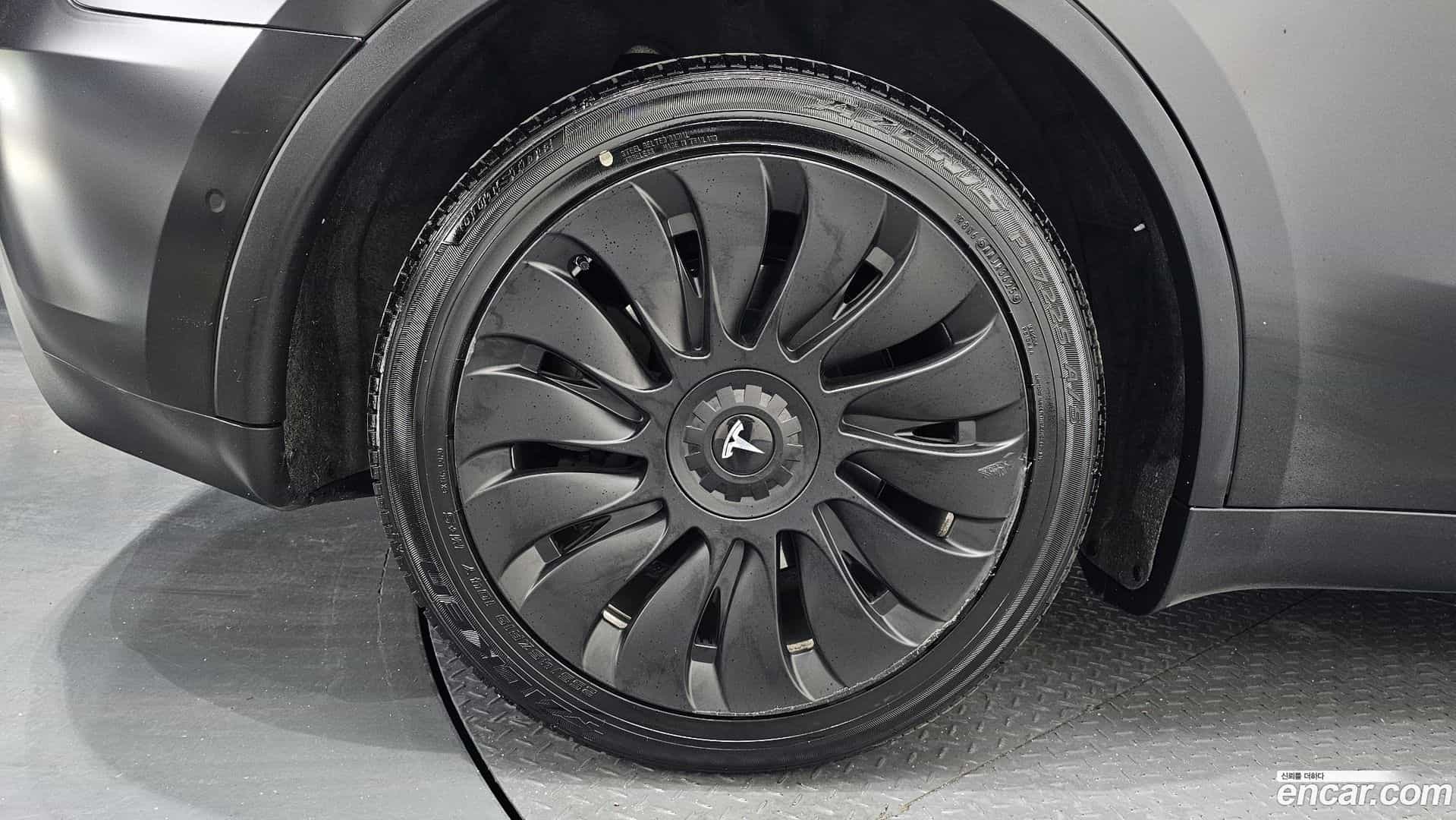 Model Y Tesla 2021.5-OUTER-005