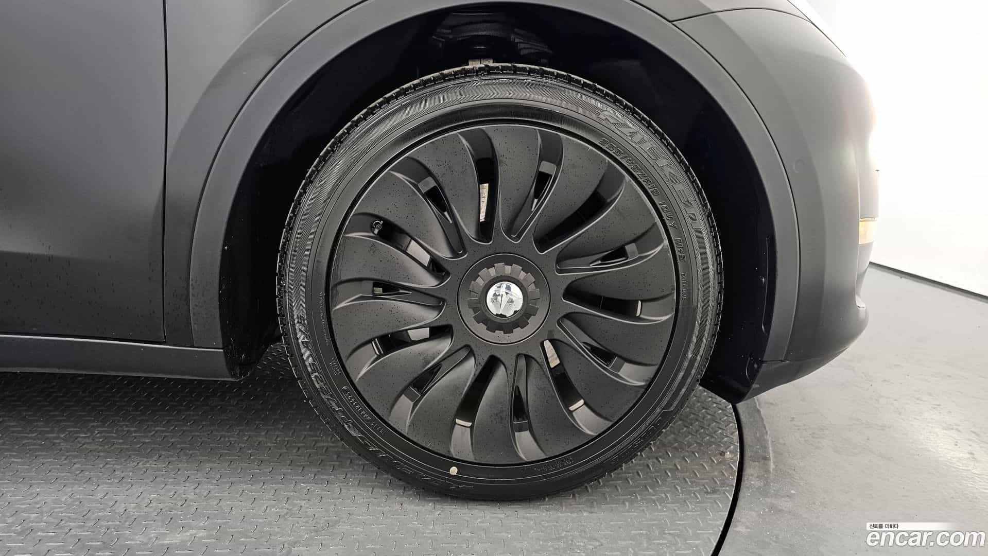 Model Y Tesla 2021.5-OUTER-031