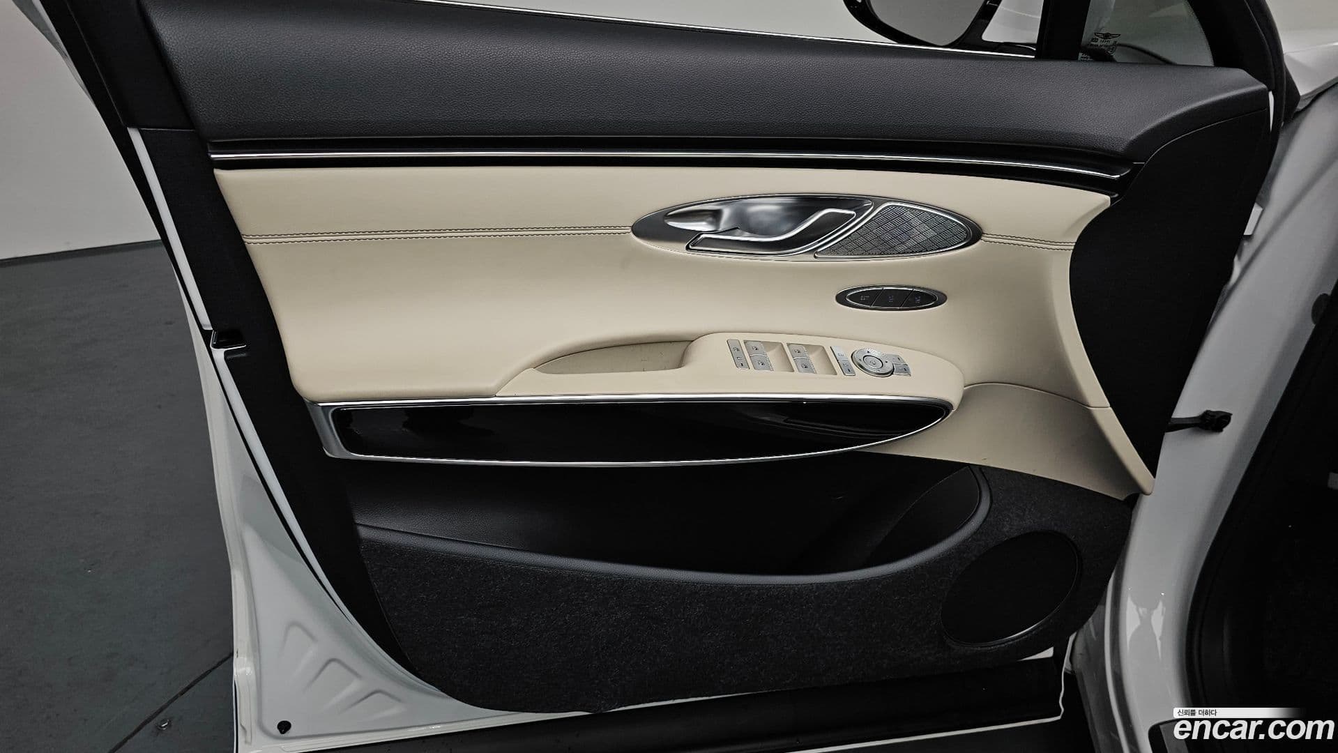 Main__Slider__Photo:GV70 Genesis 2022.3-23