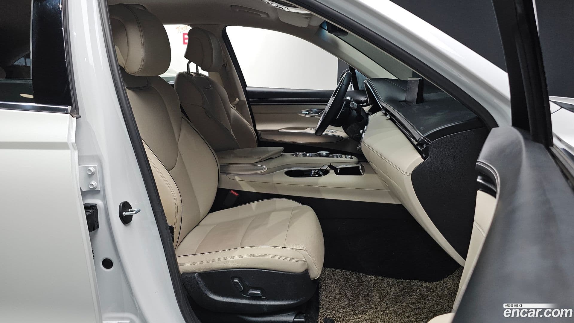 Main__Slider__Photo:GV70 Genesis 2021.3-9