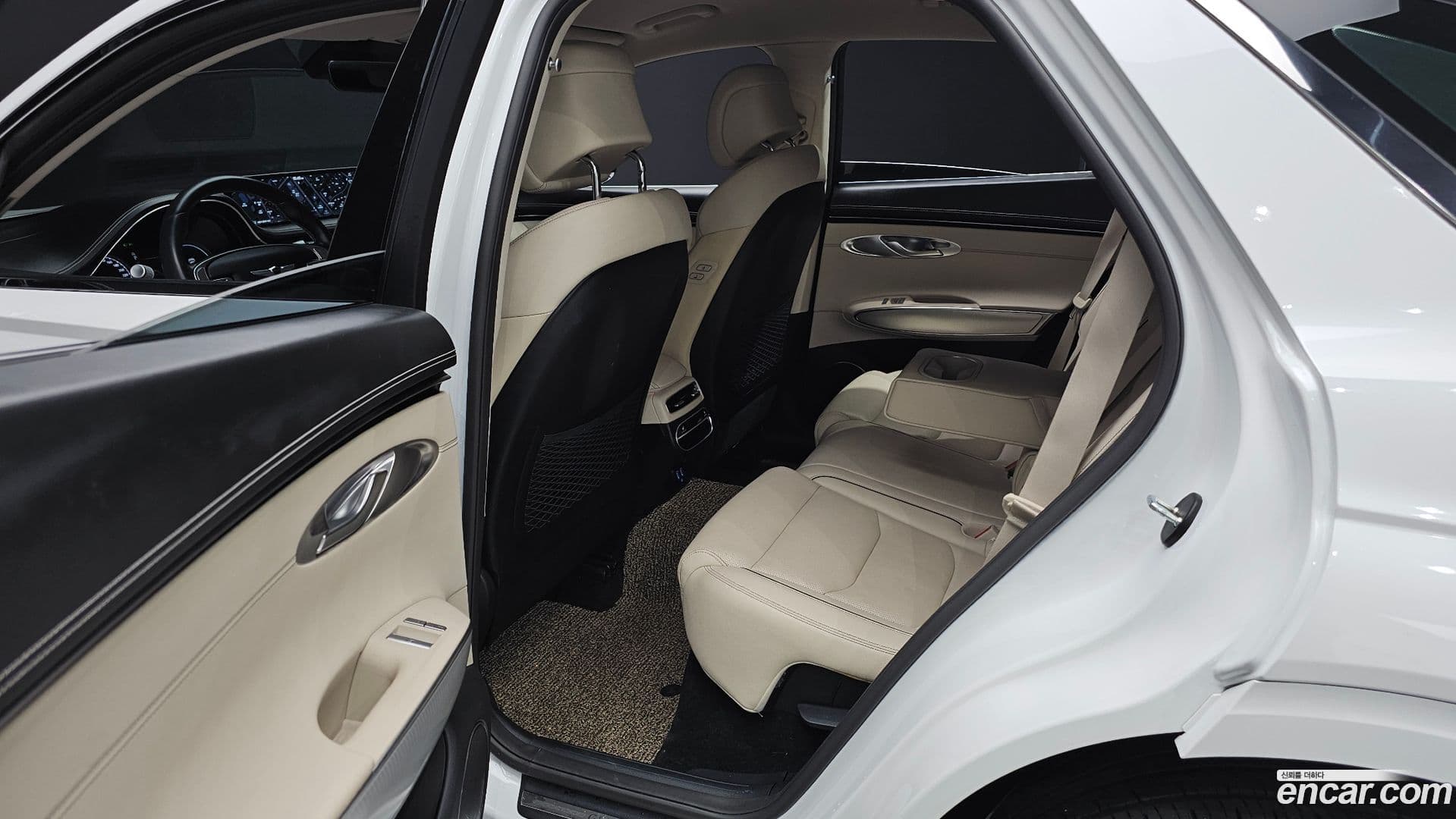Main__Slider__Photo:GV70 Genesis 2021.3-11
