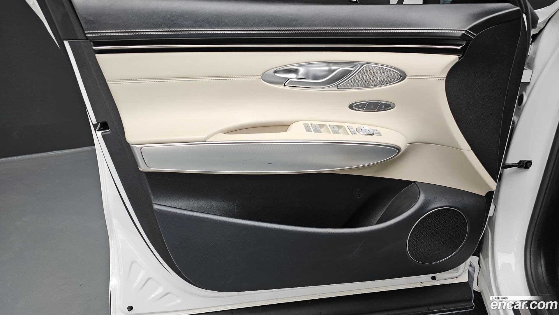 Main__Slider__Photo:GV70 Genesis 2021.3-23