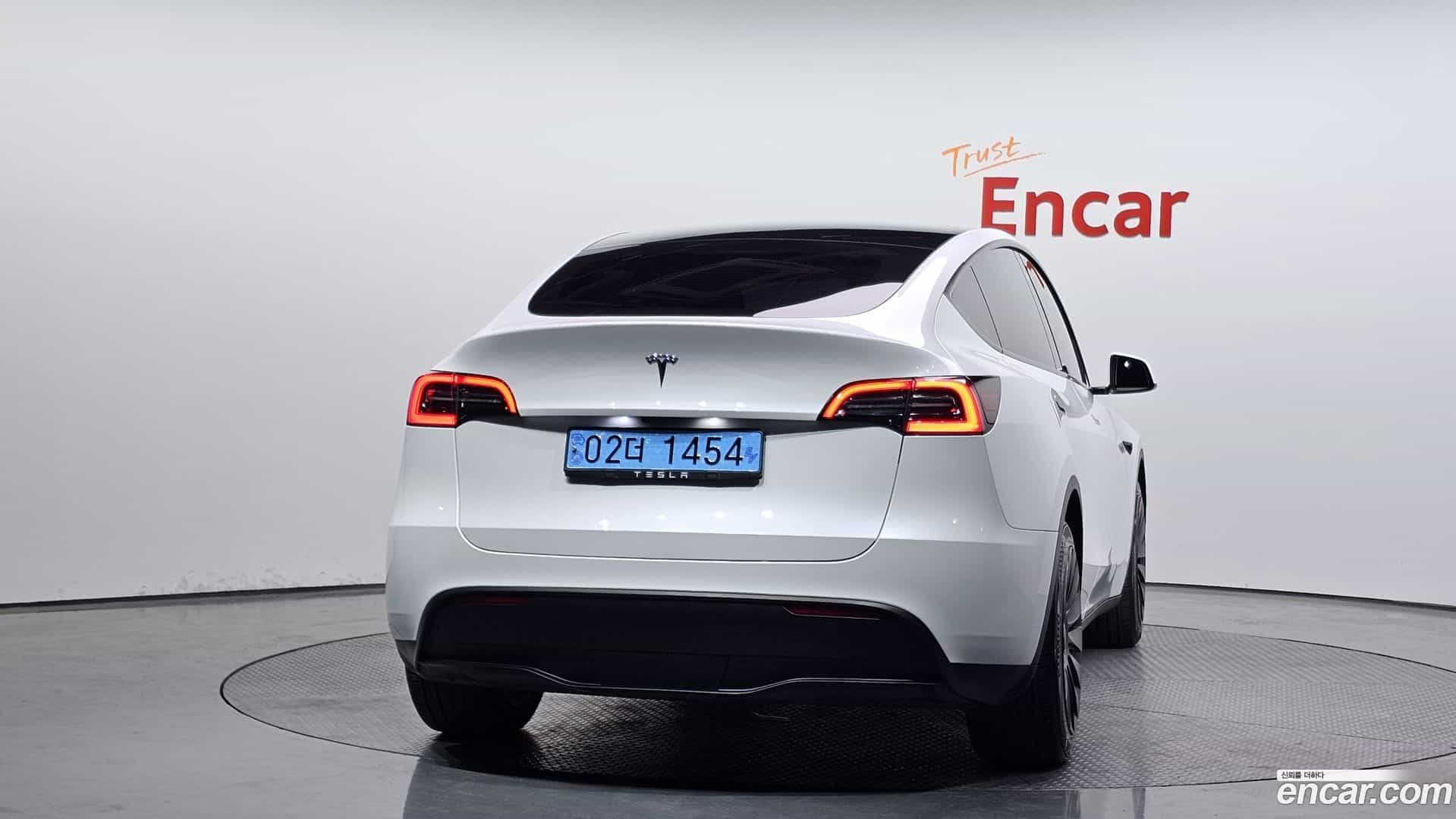 Model Y Tesla 2023.7-OUTER-004