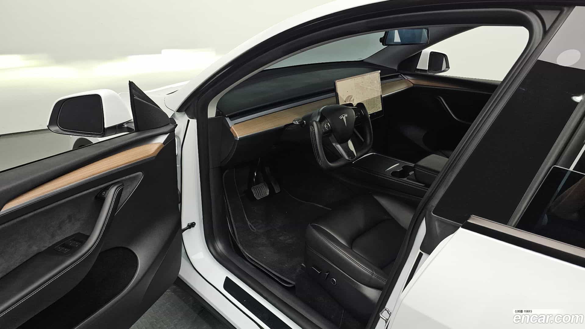 Model Y Tesla 2023.7-INNER-010