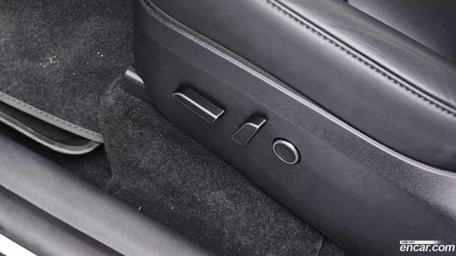 Model Y Tesla 2023.7-OPTION-046