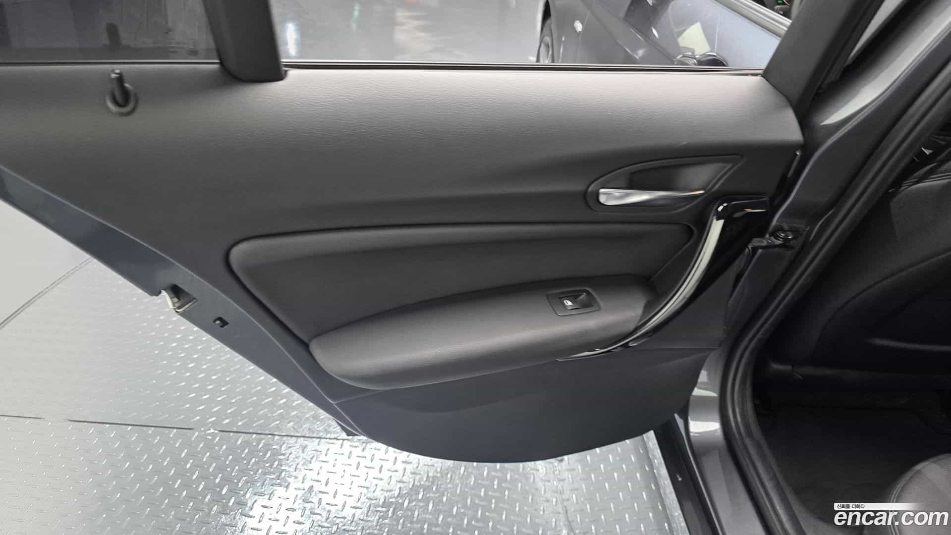 1-Series BMW 2017.5-INNER-035