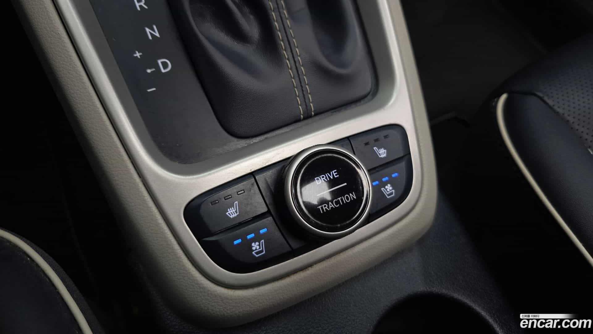 Venue Hyundai 2022.10-OPTION-022