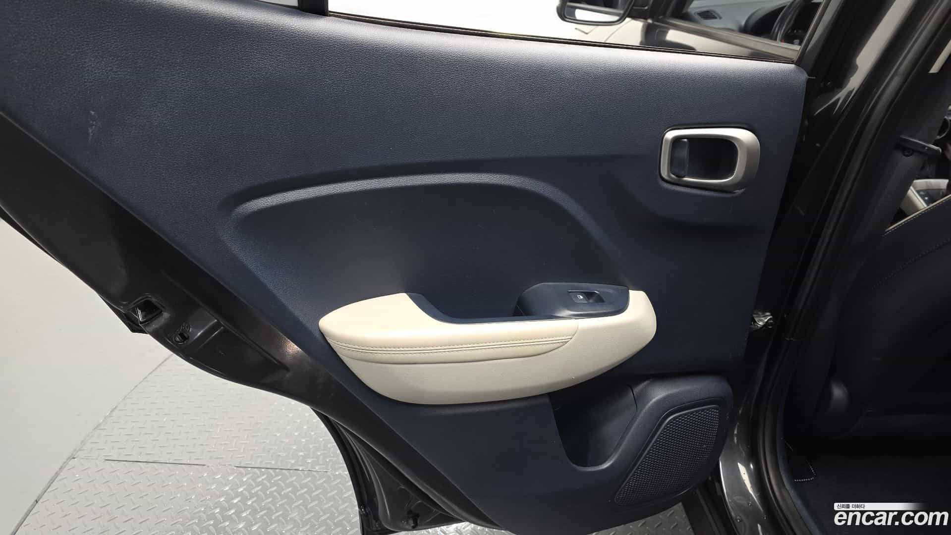Venue Hyundai 2022.10-INNER-035