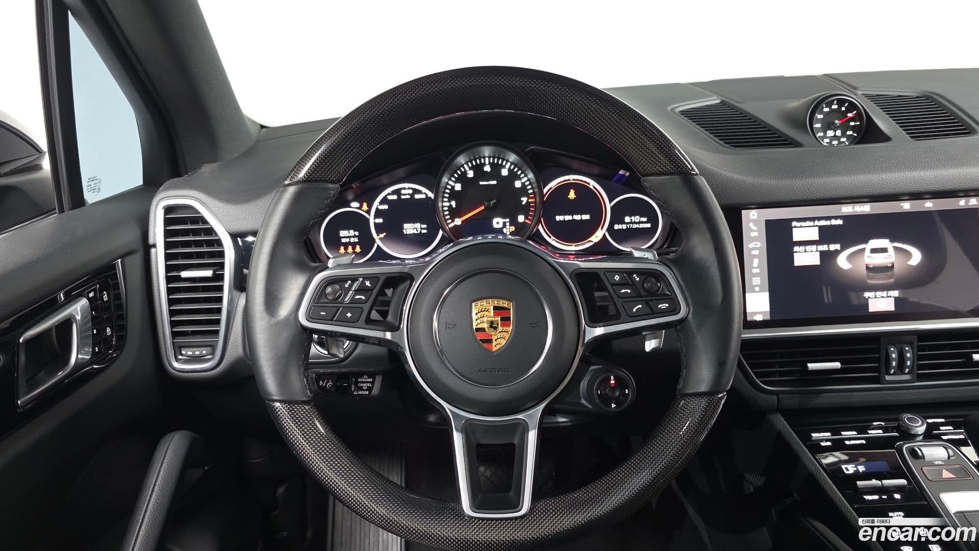 Main__Slider__Photo:Cayenne Porsche 2021.1-12
