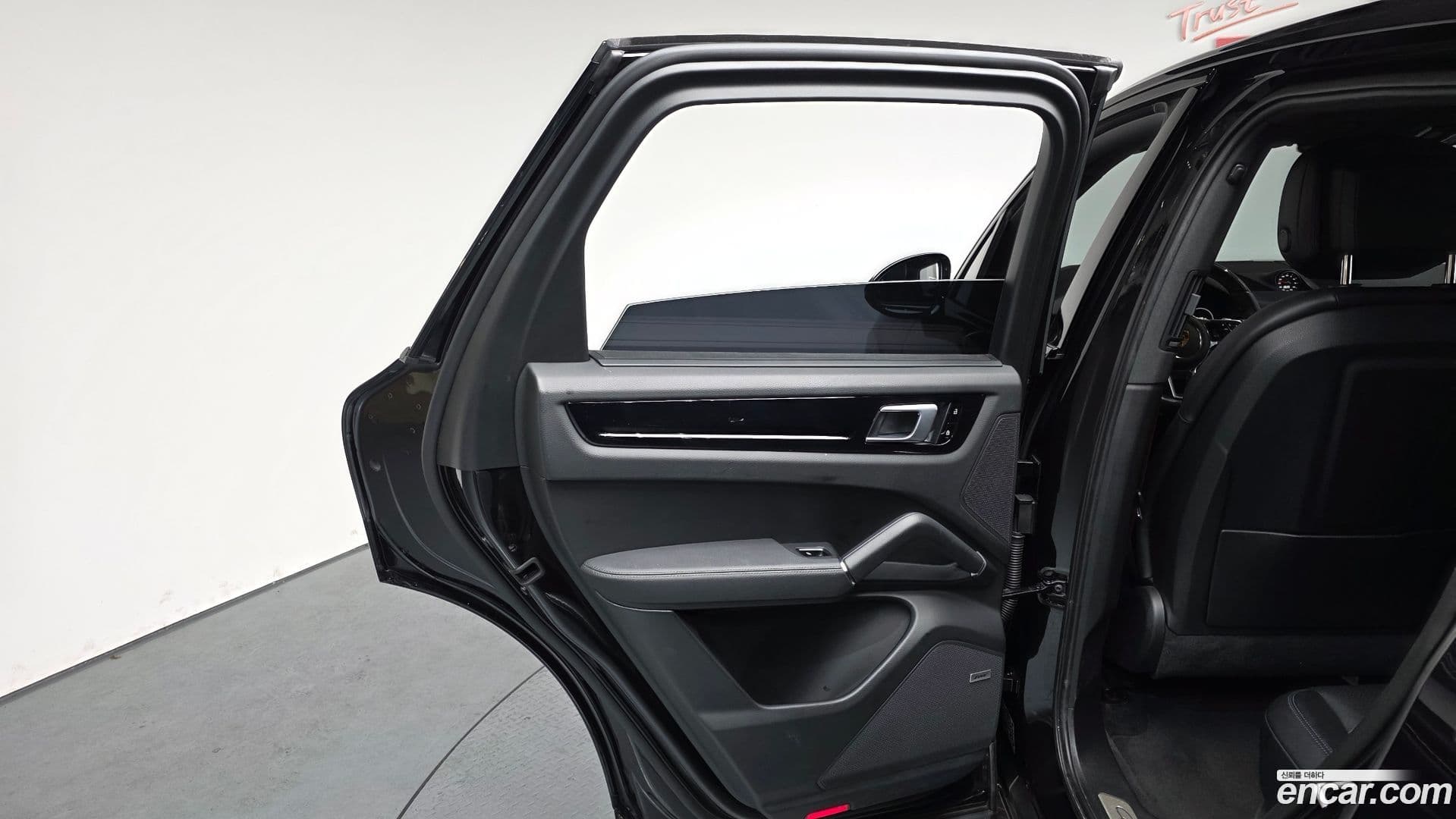Main__Slider__Photo:Cayenne Porsche 2021.1-24